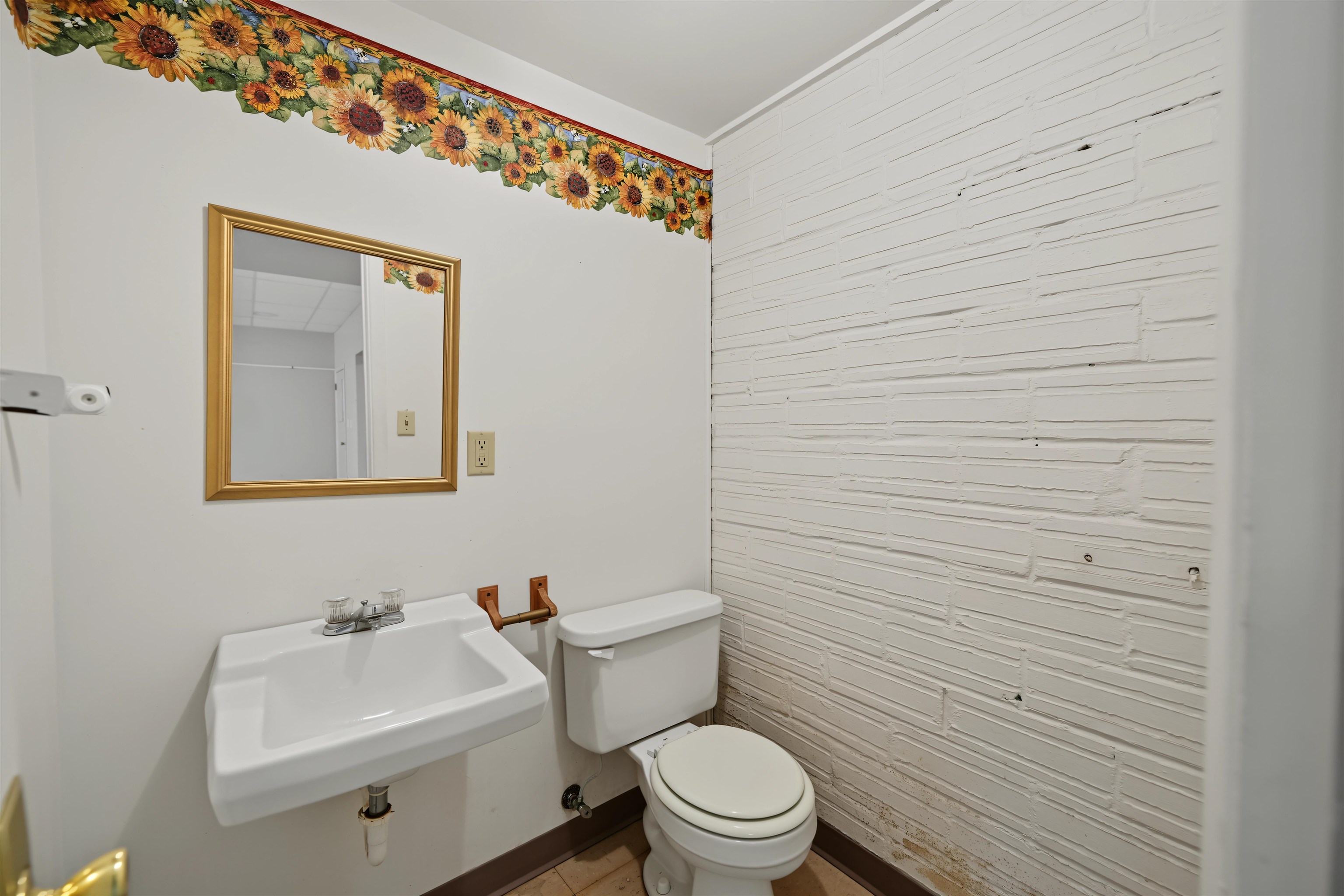 1021 S Main St. Property Photo 19