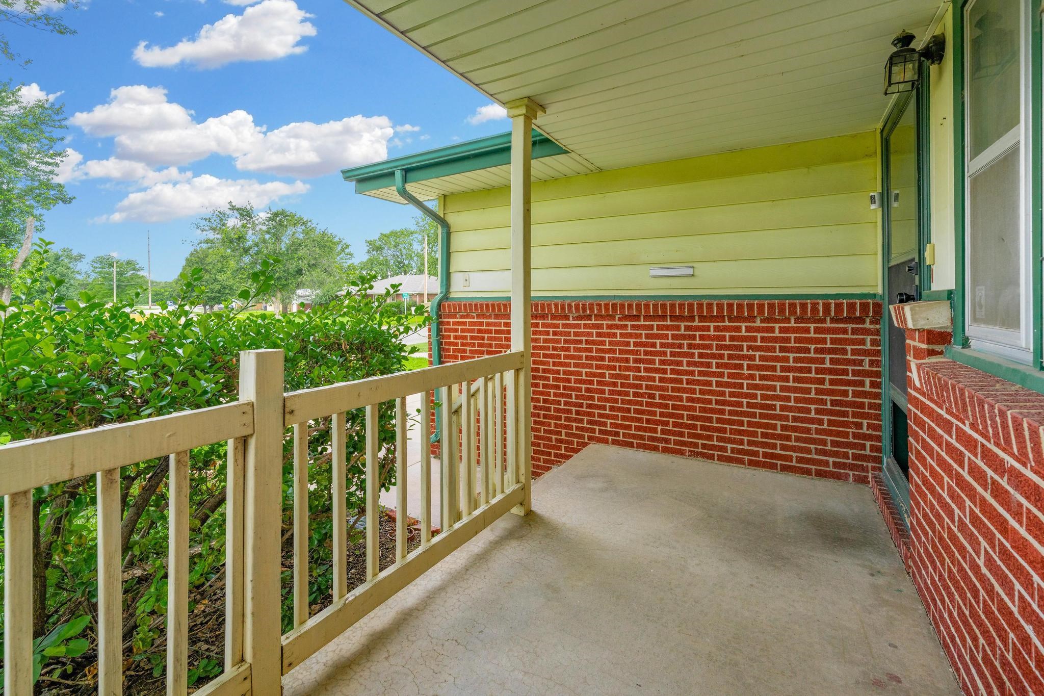 2104 S Osage Ave. Property Photo 2