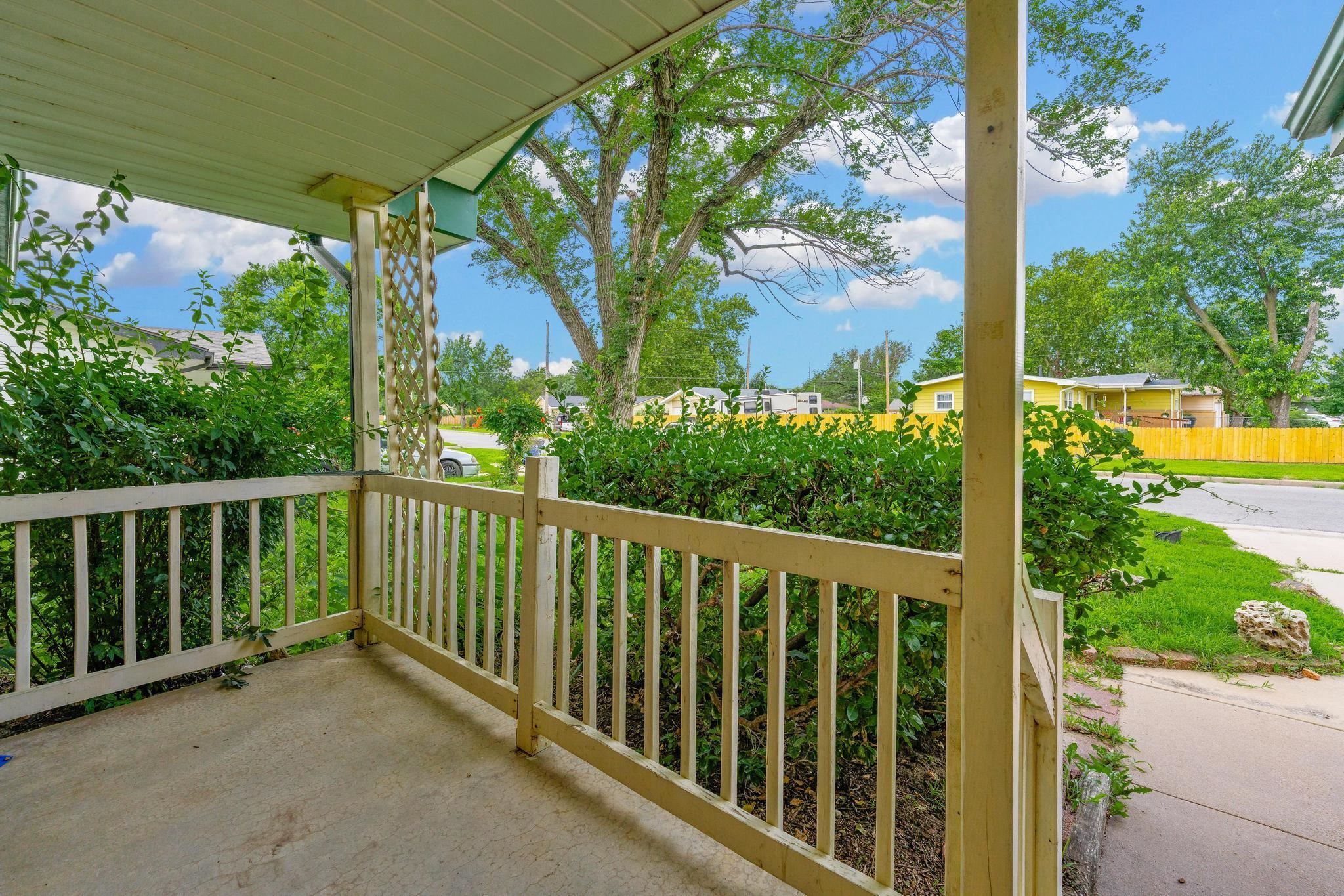 2104 S Osage Ave. Property Photo 4