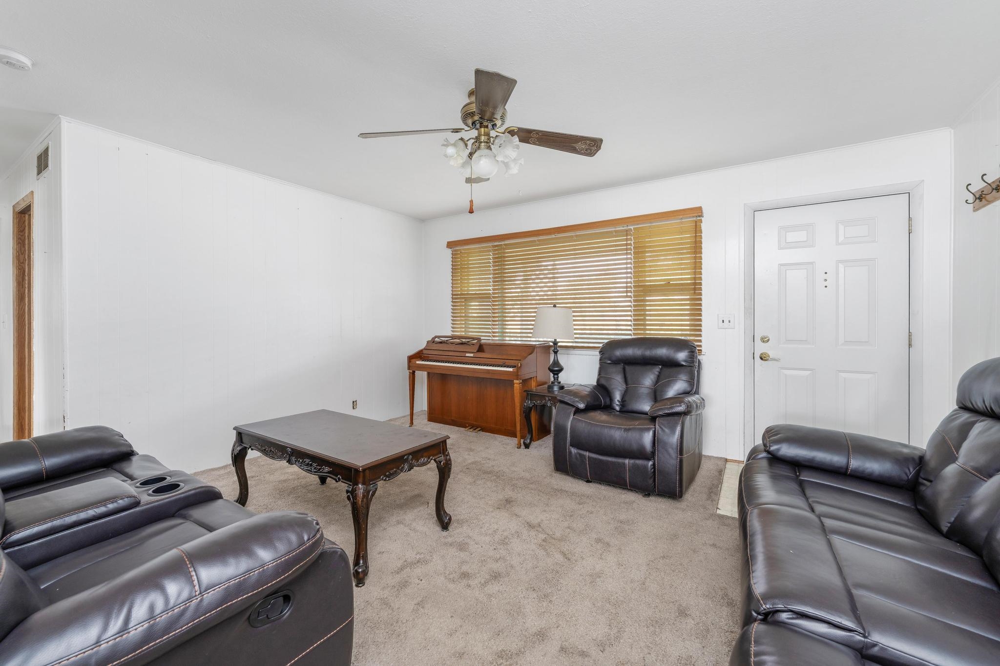2104 S Osage Ave. Property Photo 5