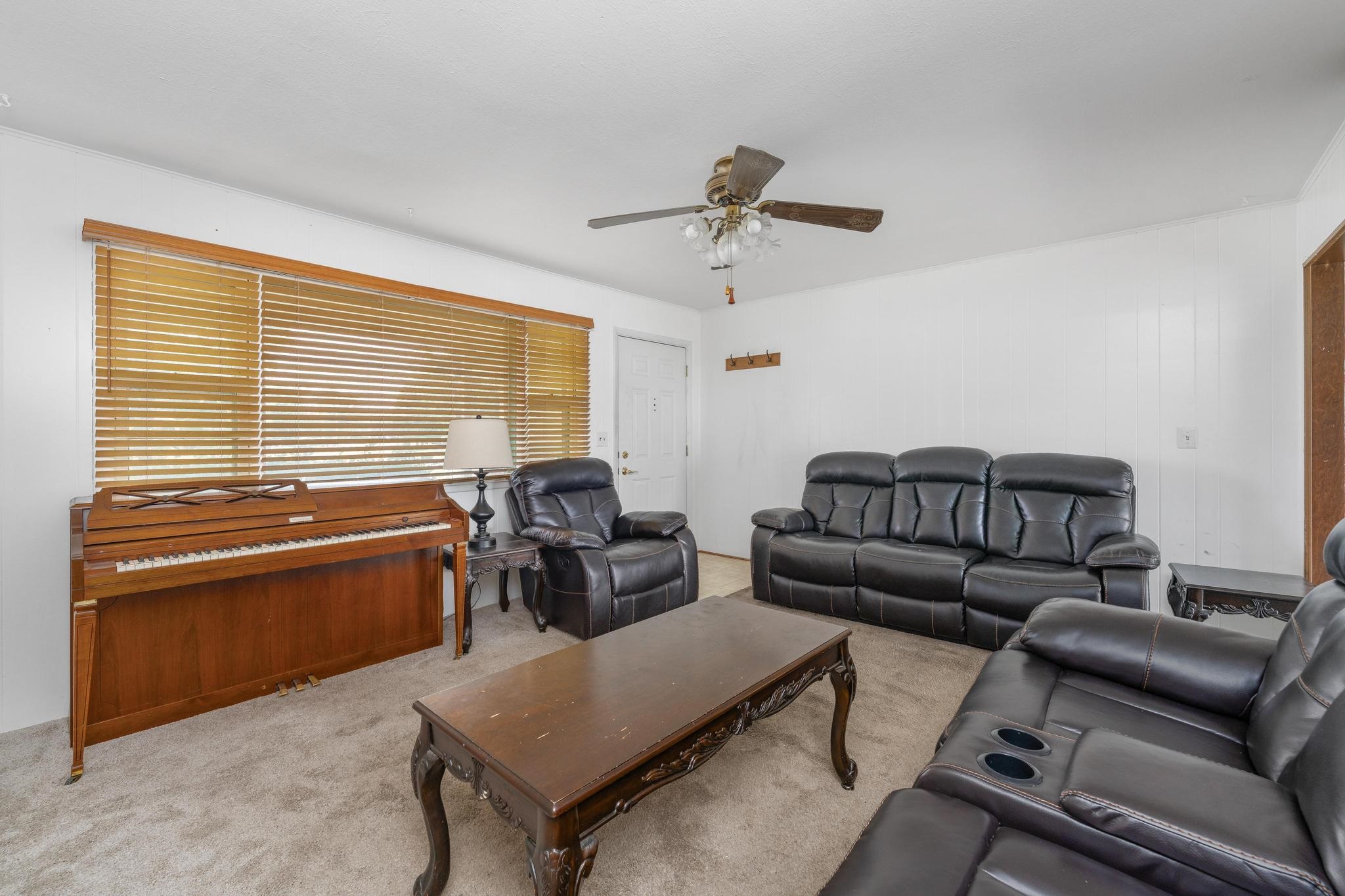 2104 S Osage Ave. Property Photo 6