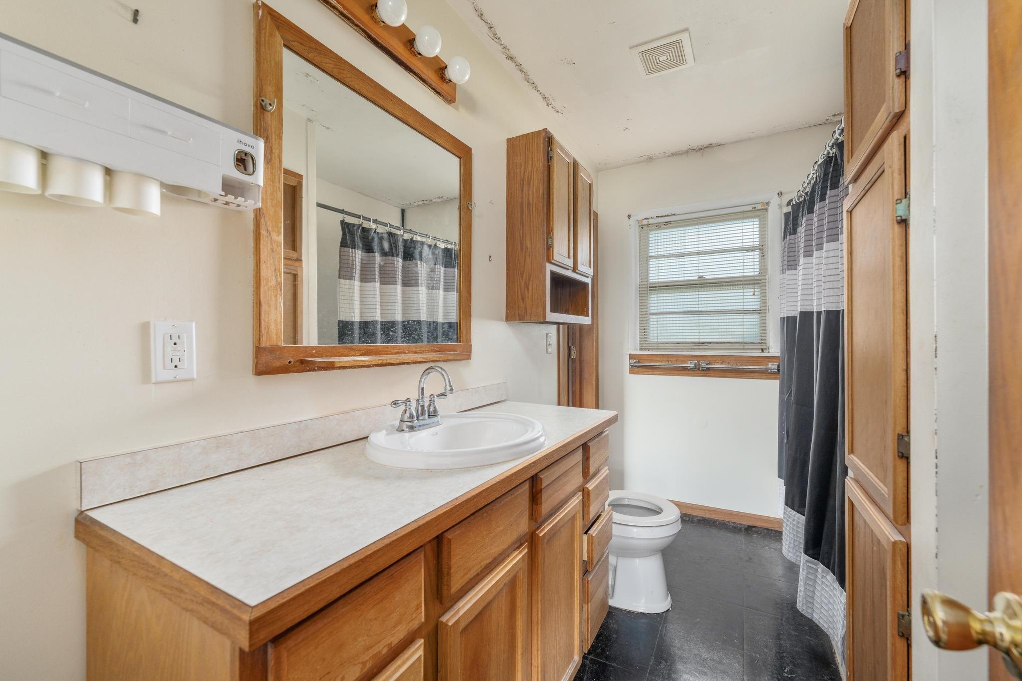 2104 S Osage Ave. Property Photo 16