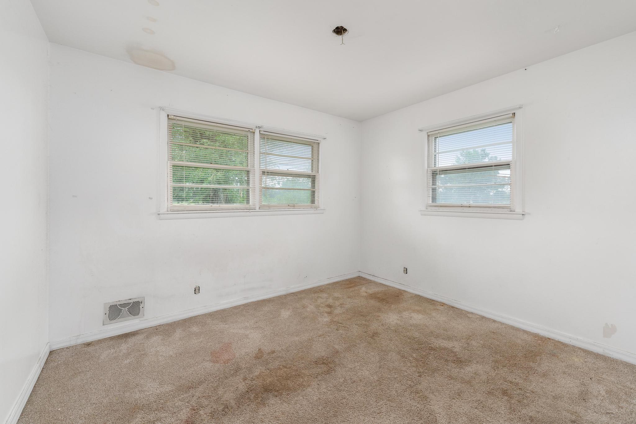 2104 S Osage Ave. Property Photo 18