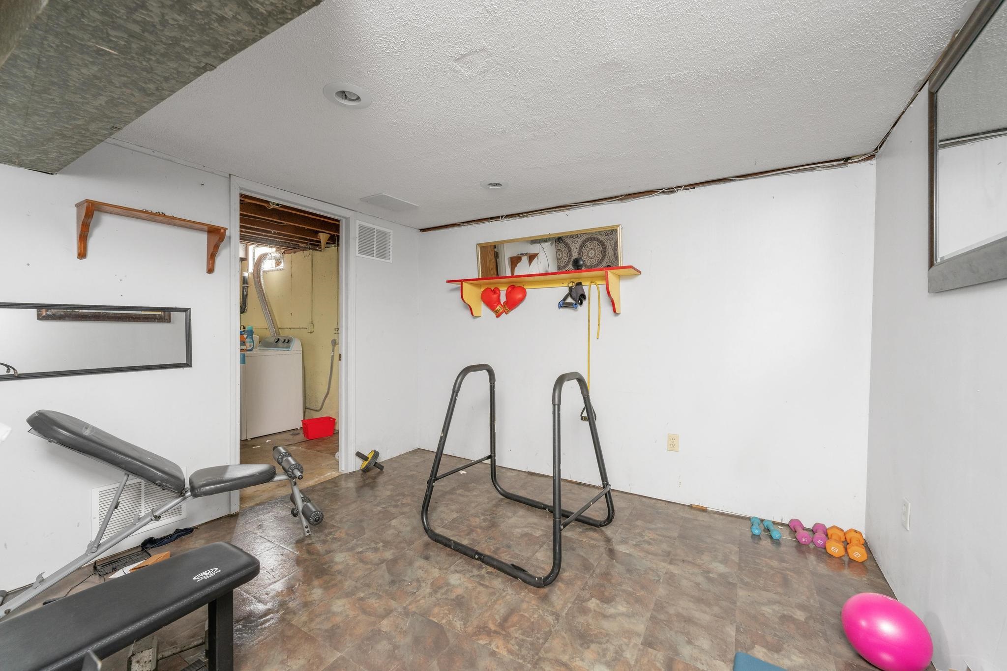 2104 S Osage Ave. Property Photo 23