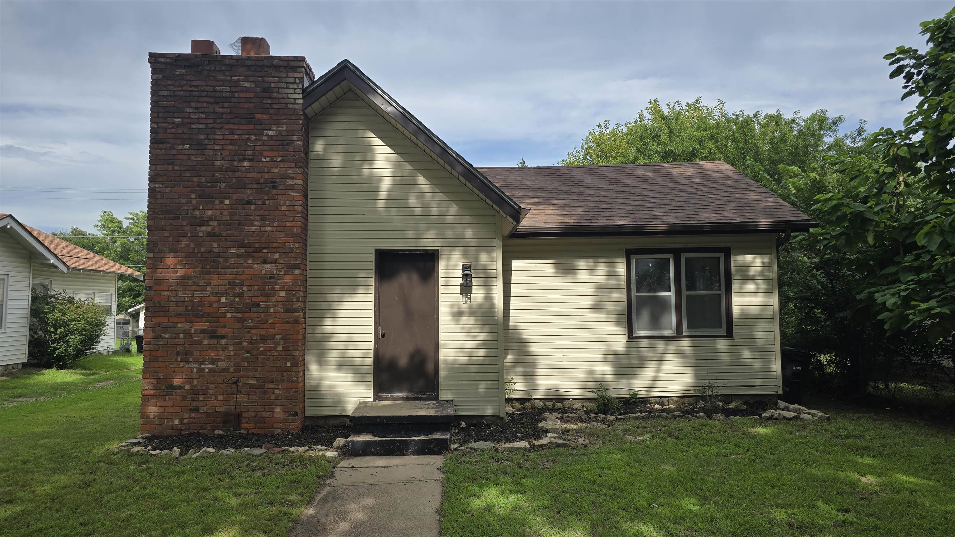 614 N C St Property Photo 1