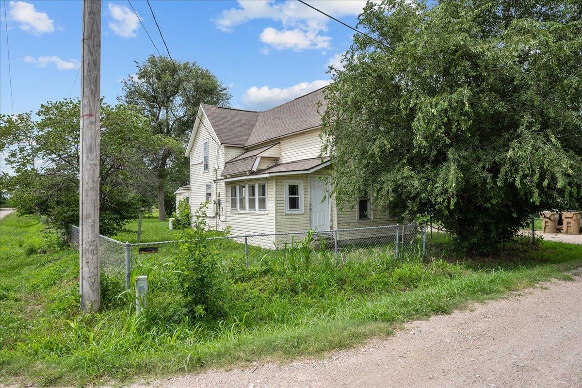 2627 E 2nd Ave Property Photo 1