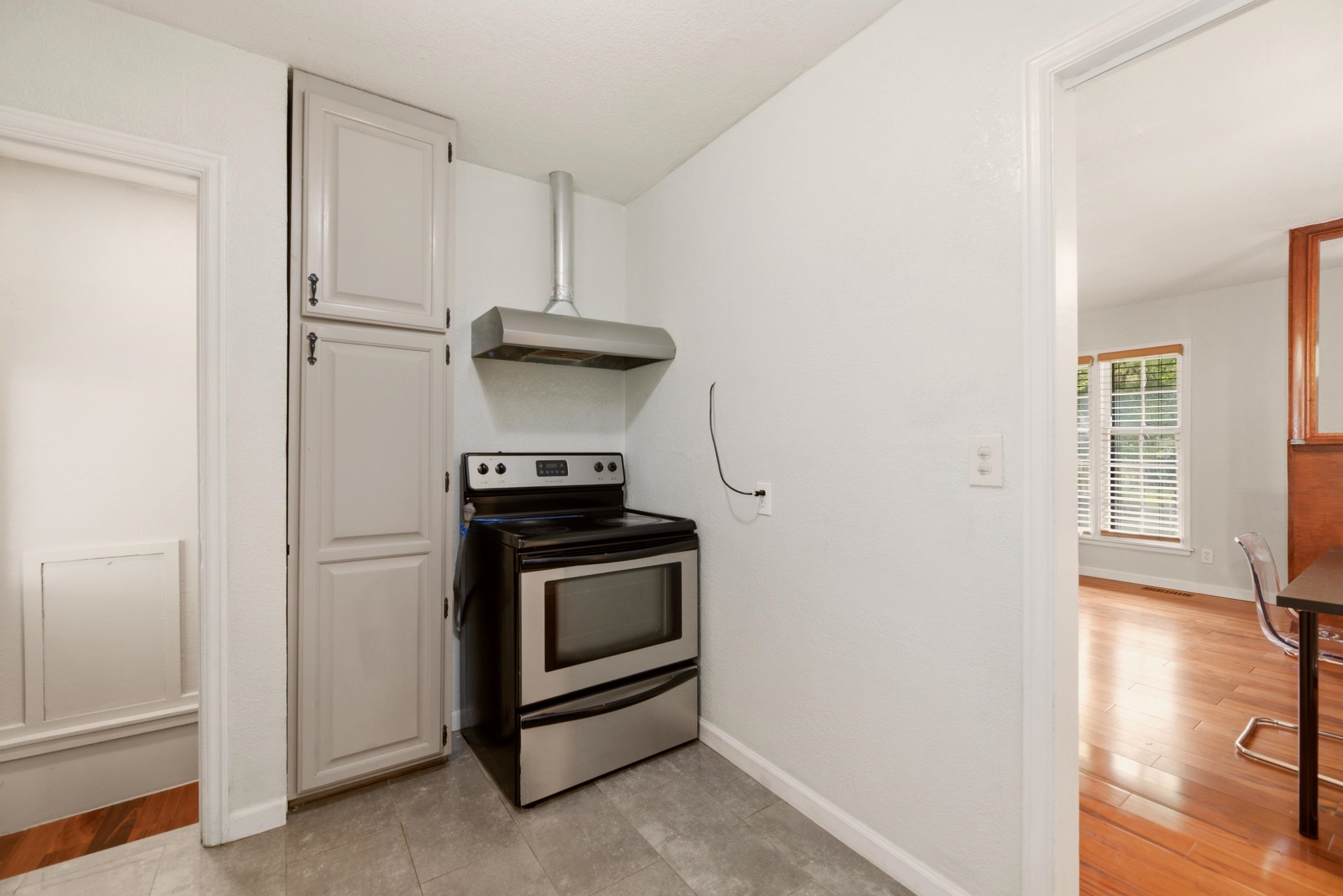 1838 N Green Property Photo 10