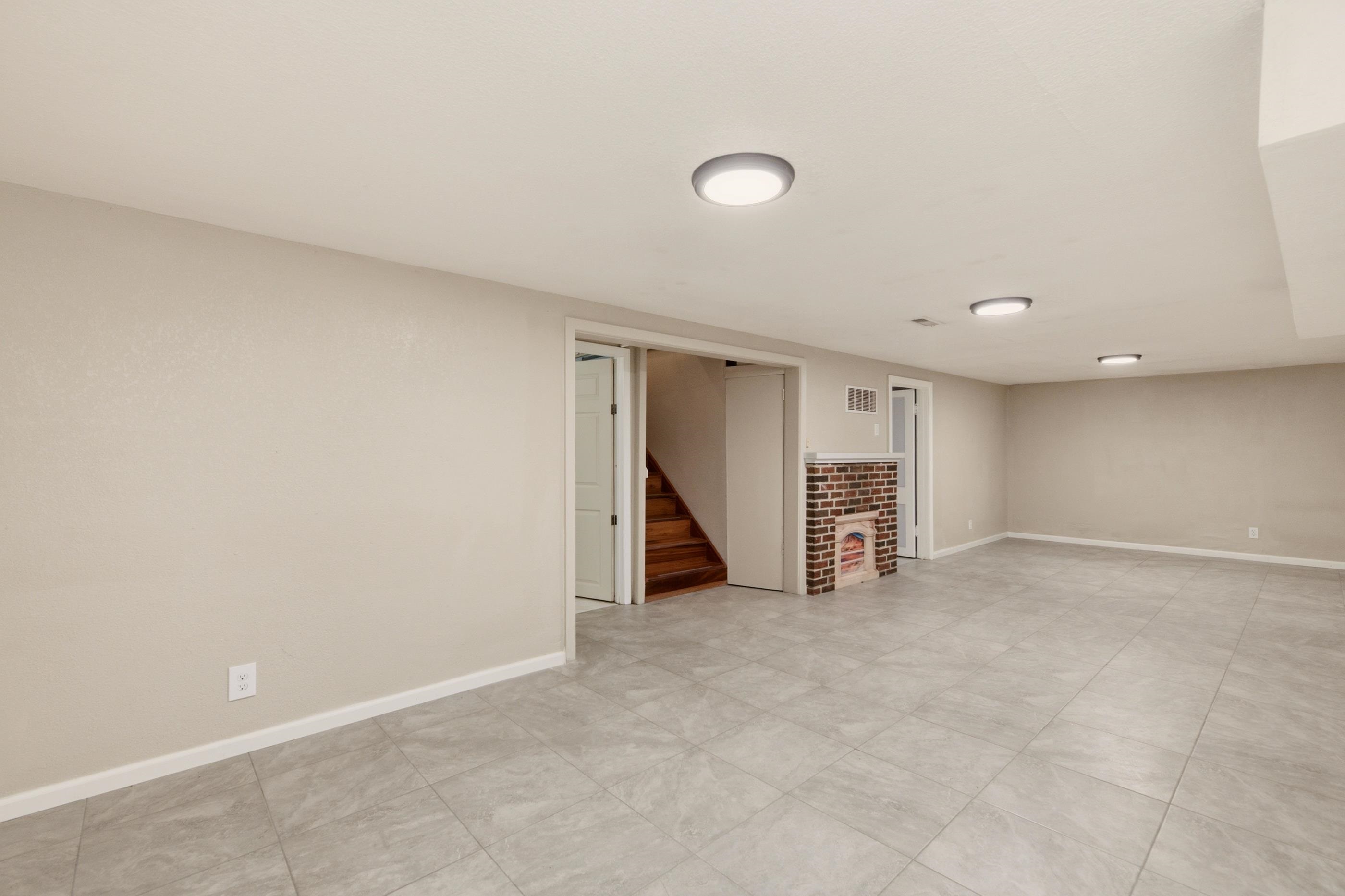 1838 N Green Property Photo 17