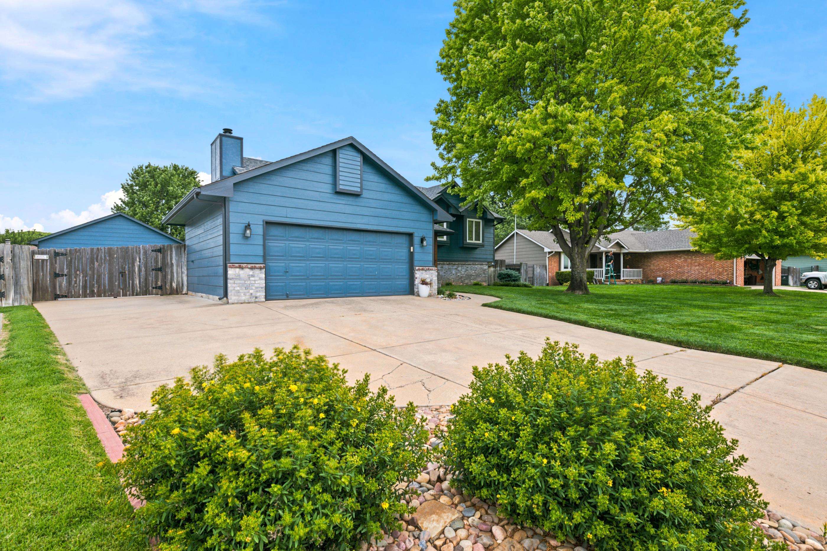 1308 W Loring Property Photo 1