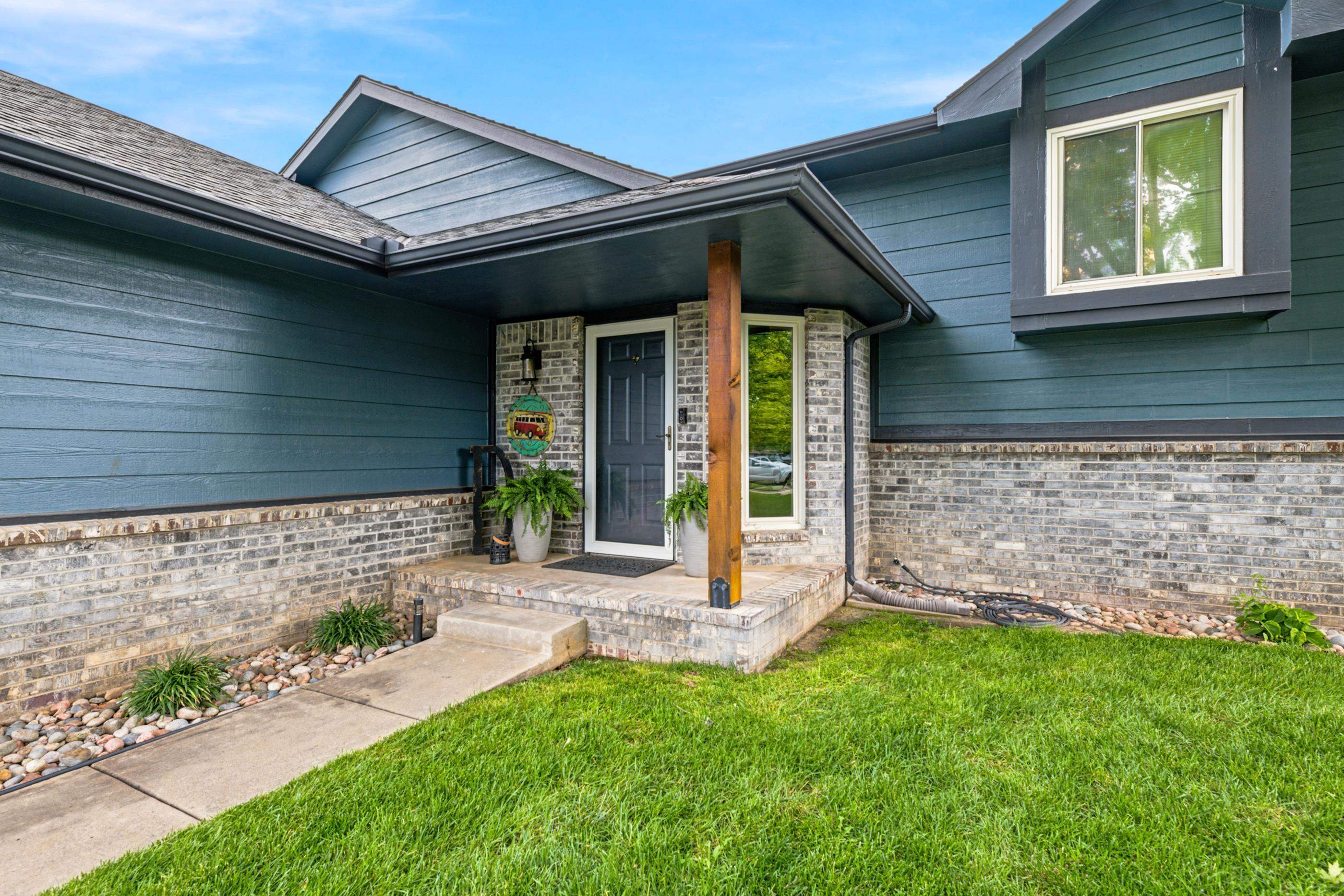 1308 W Loring Property Photo 3
