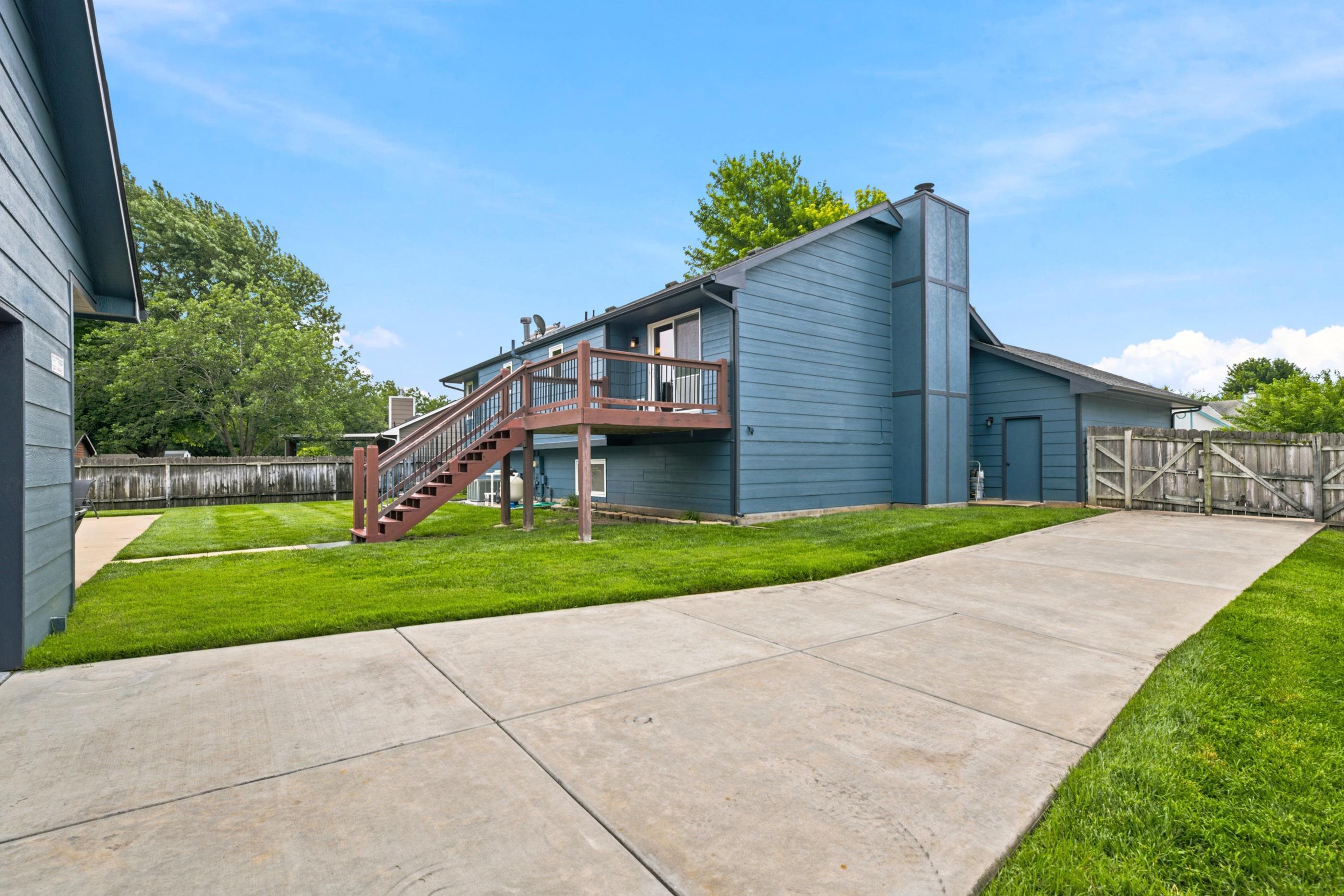 1308 W Loring Property Photo 5