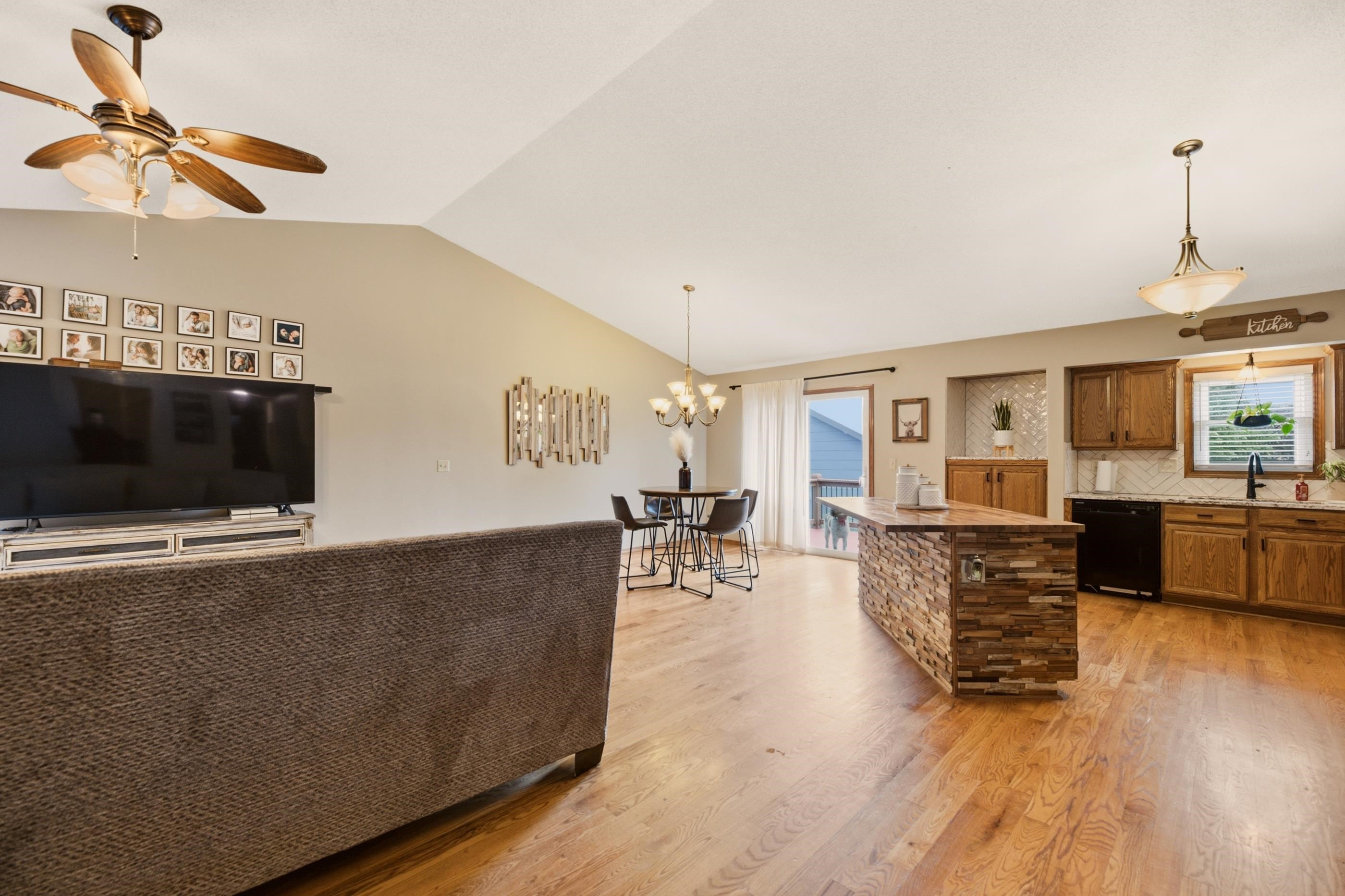 1308 W Loring Property Photo 10