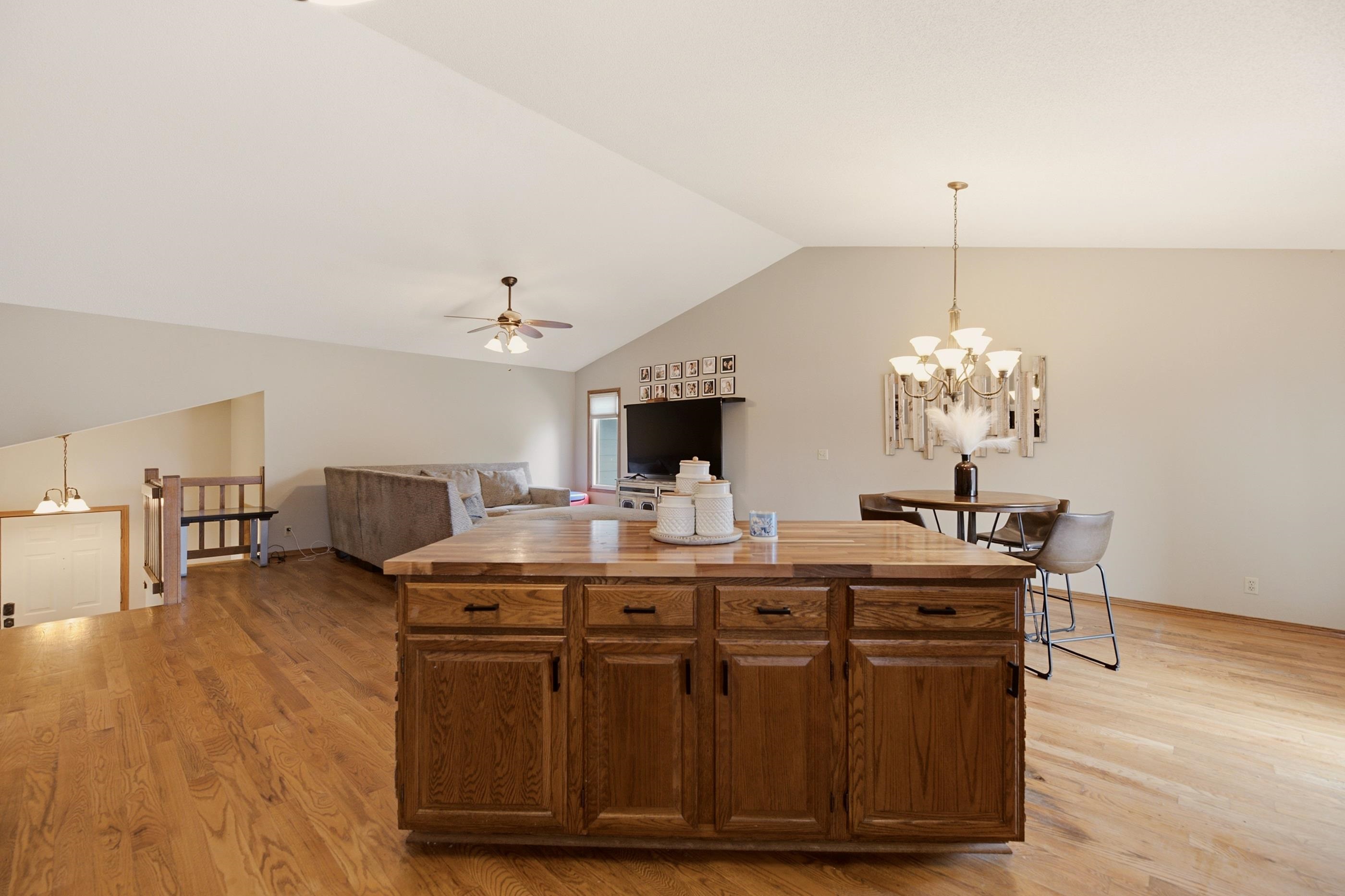 1308 W Loring Property Photo 19