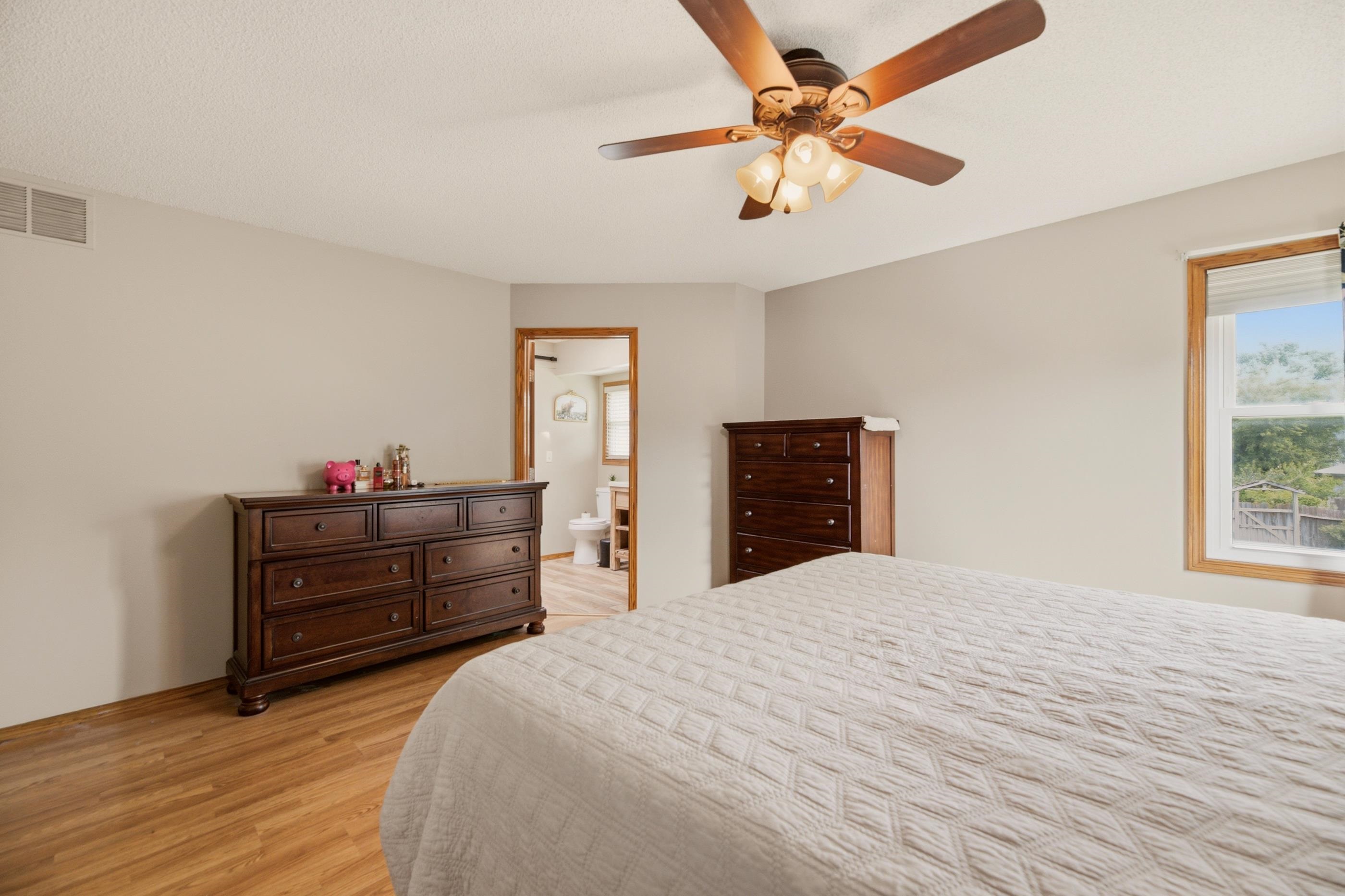 1308 W Loring Property Photo 22