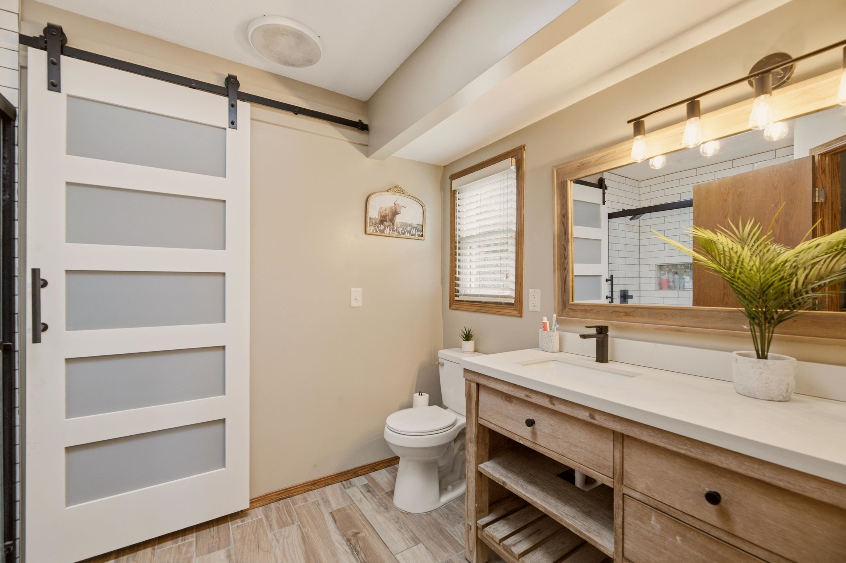 1308 W Loring Property Photo 23