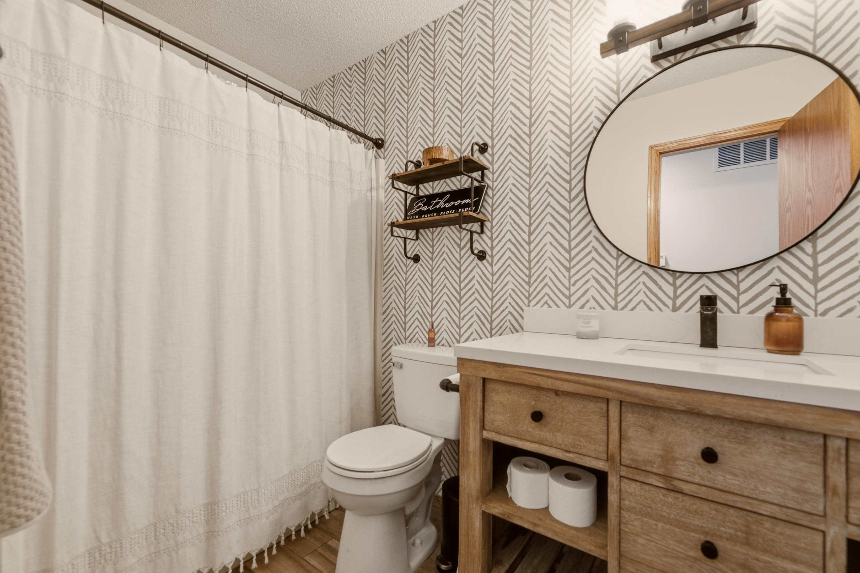 1308 W Loring Property Photo 28