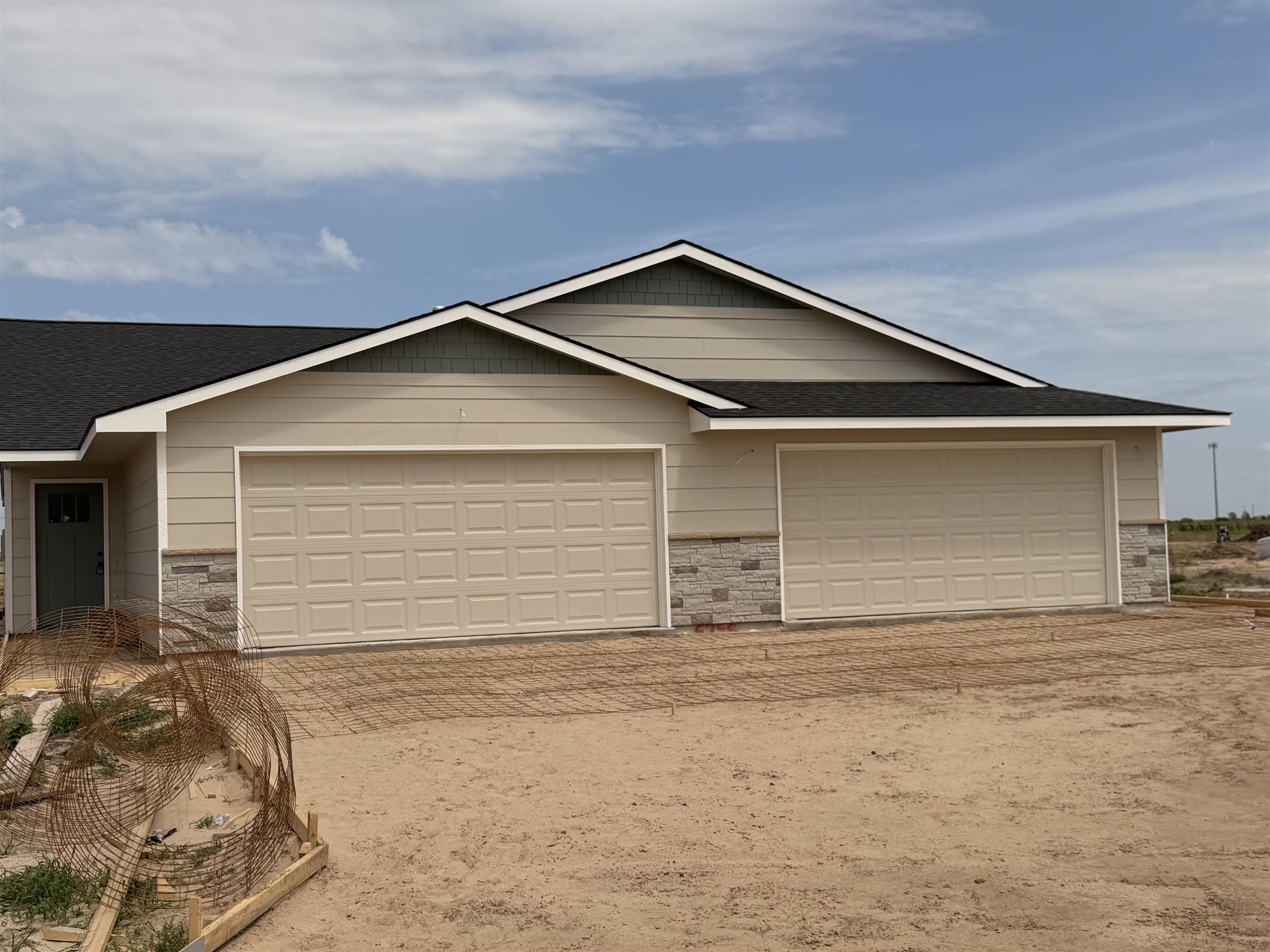 2922 S Cedar Crest Property Photo 1