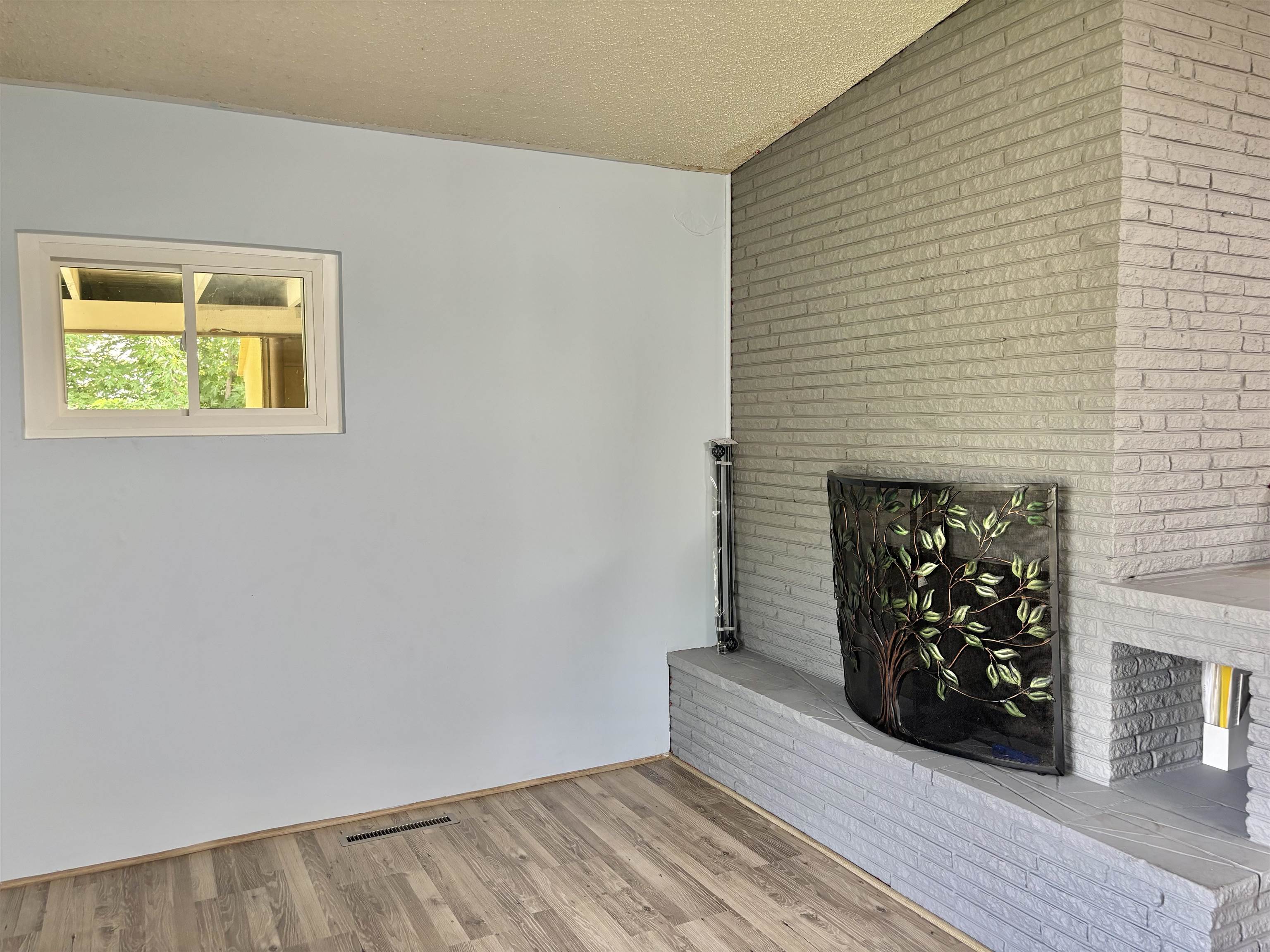 1772 S Clifton Property Photo 4