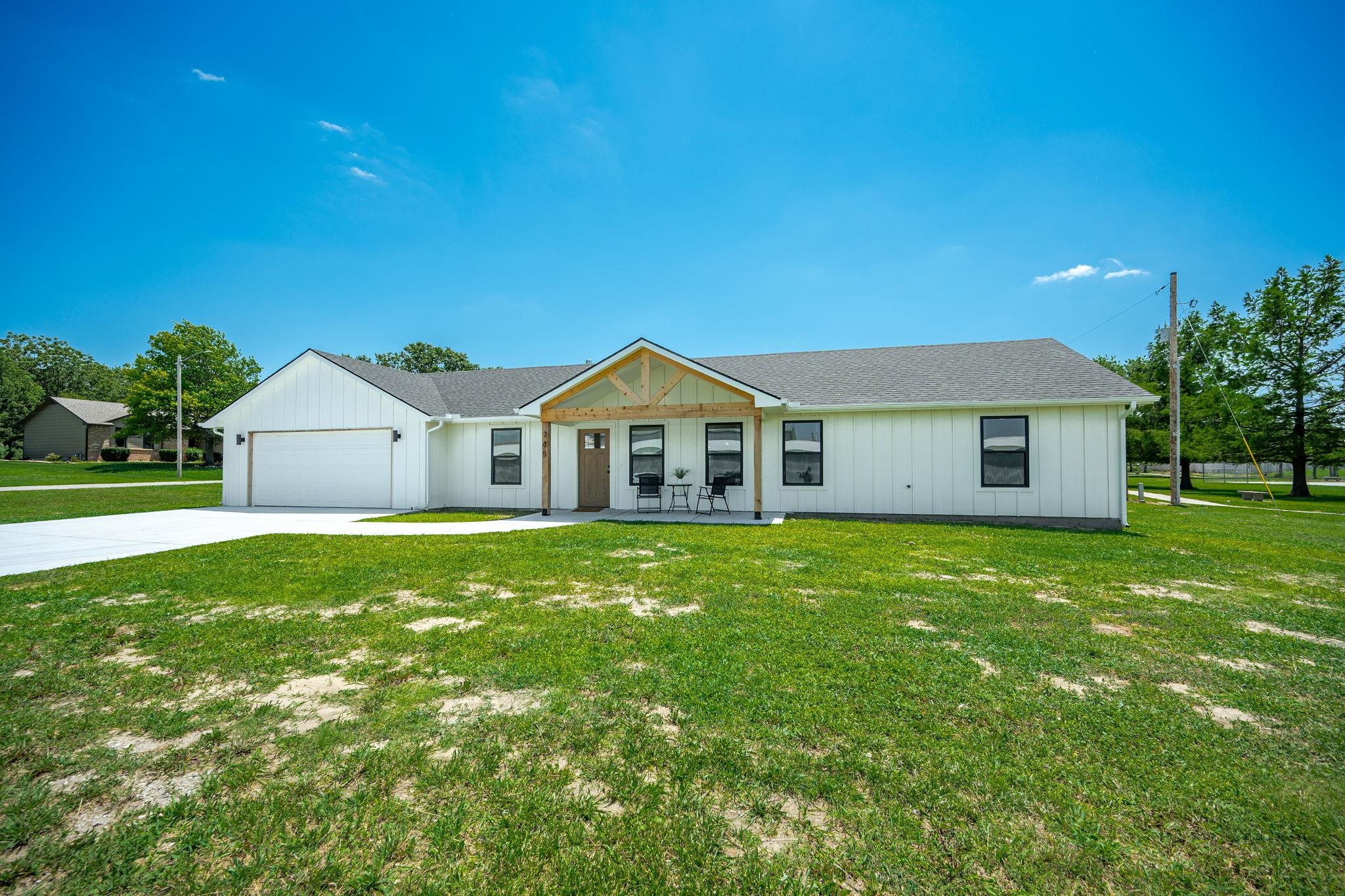 765 N Kansas Ct Property Photo 3