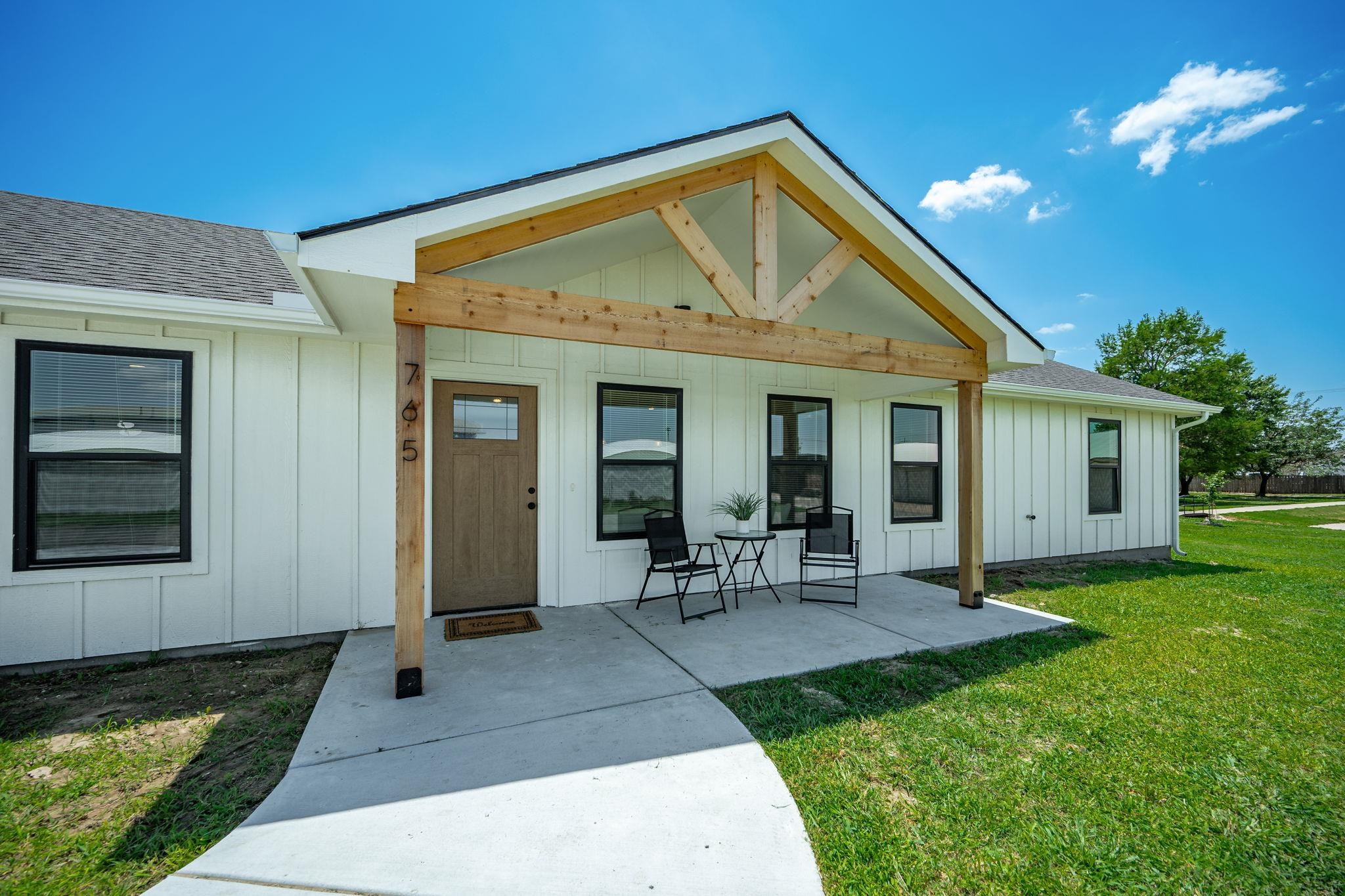 765 N Kansas Ct Property Photo 4