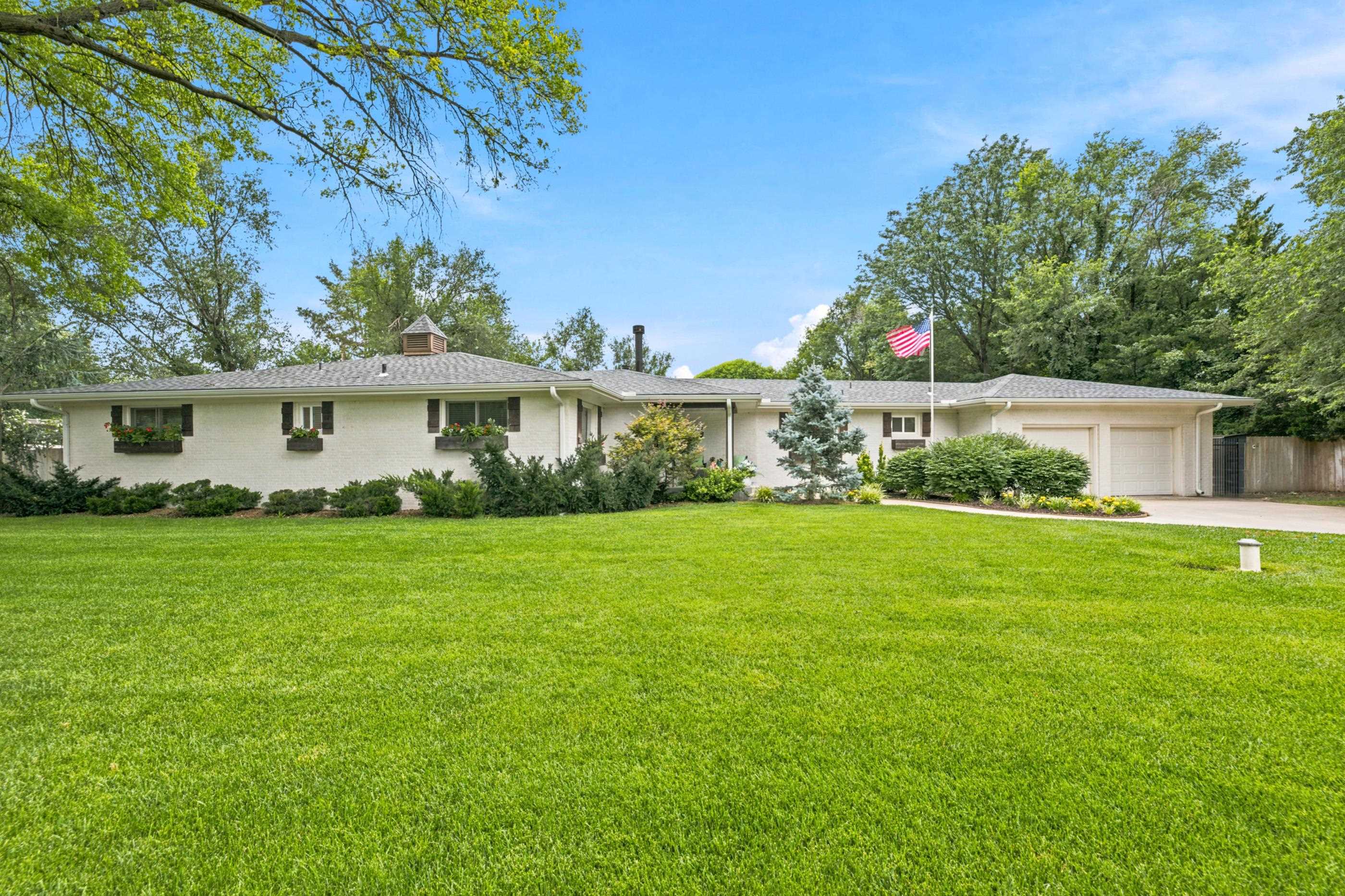 9 W Rolling Hills Dr Property Photo 2