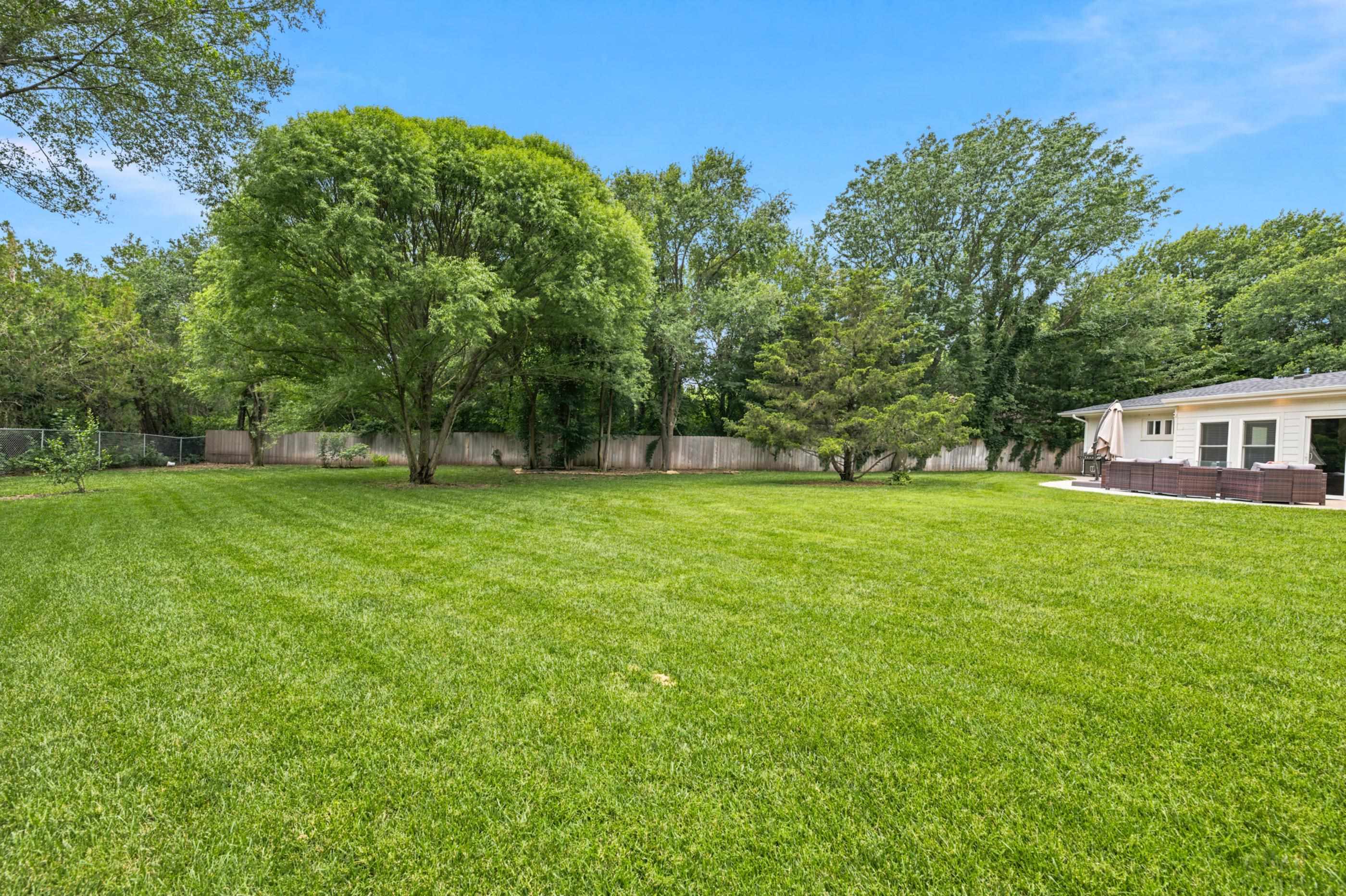 9 W Rolling Hills Dr Property Photo 6