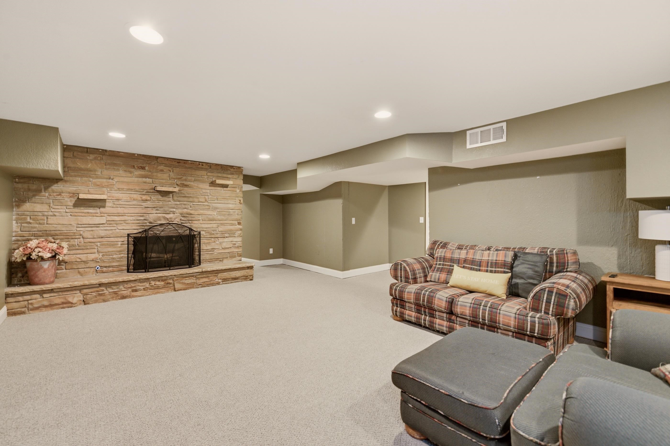 9 W Rolling Hills Dr Property Photo 27