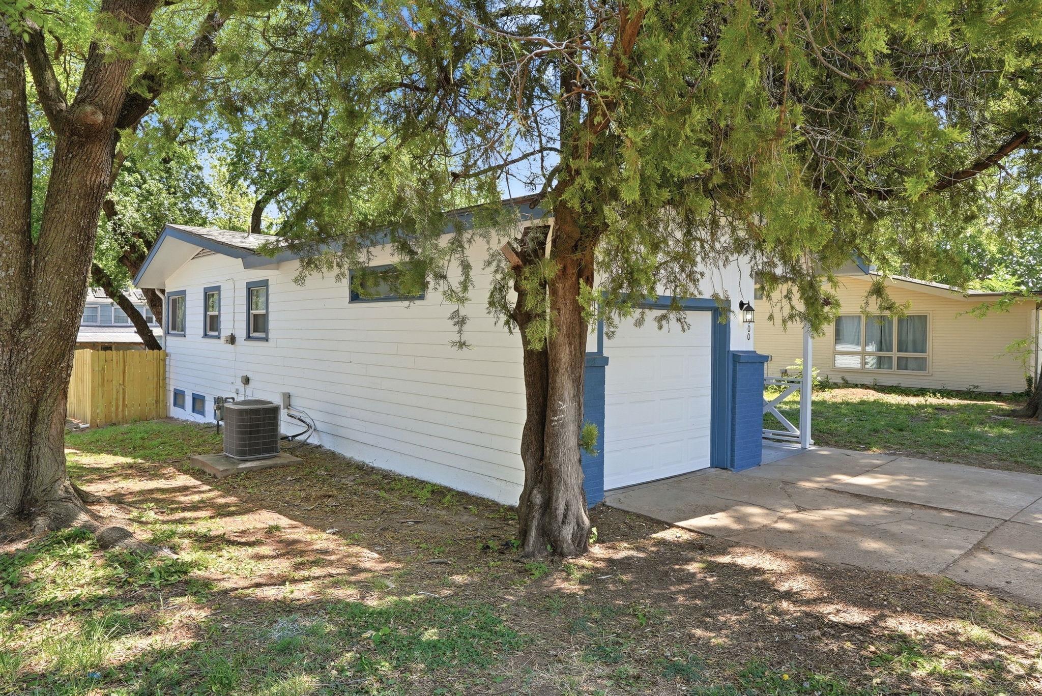 500 S Derby Property Photo 3
