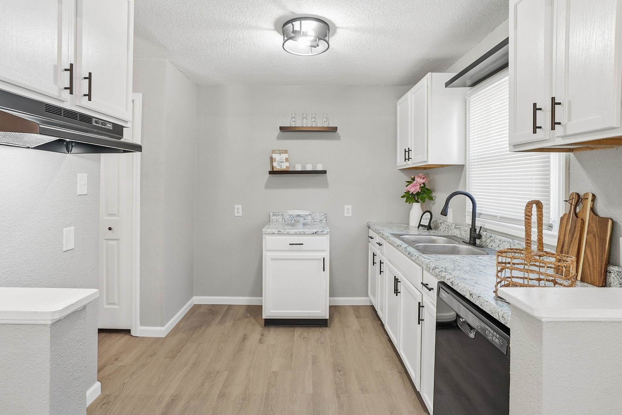 500 S Derby Property Photo 11