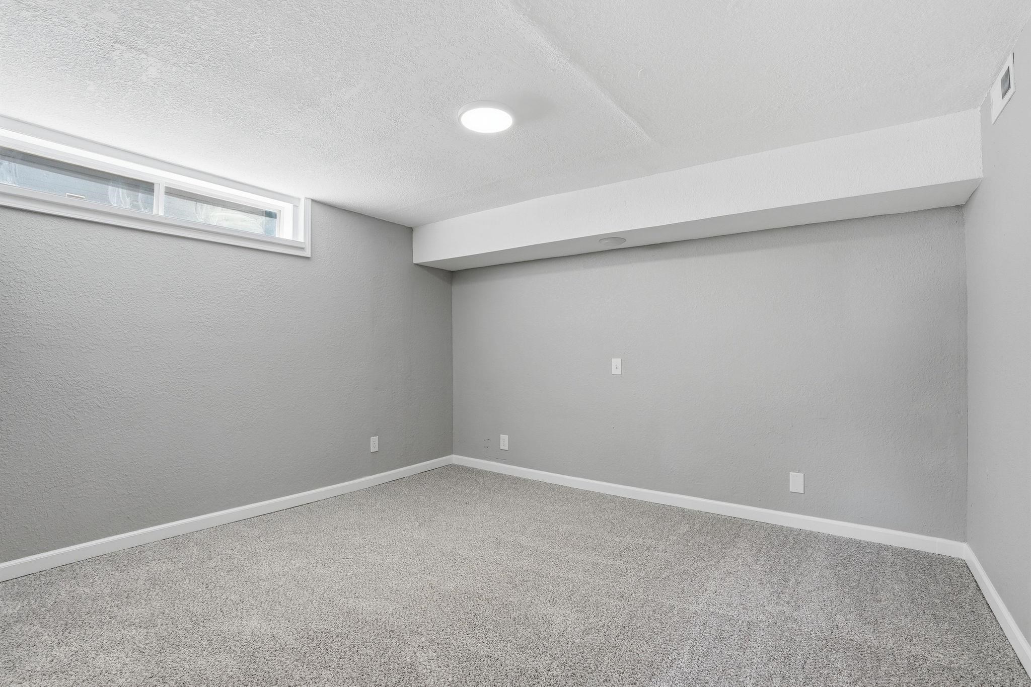 500 S Derby Property Photo 18
