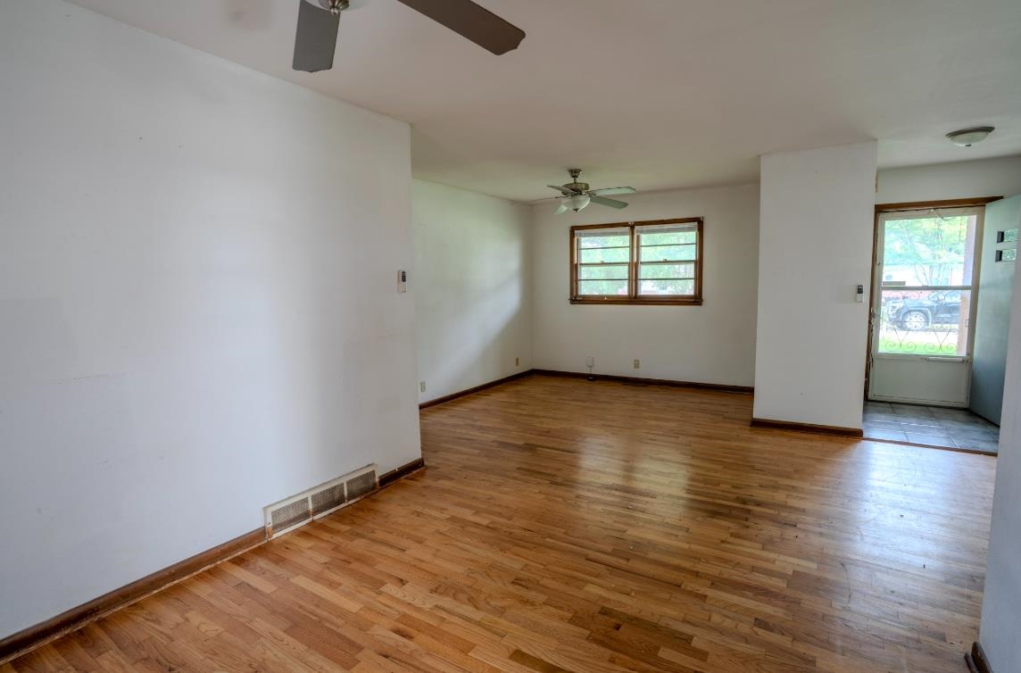 320 W College Ave Property Photo 11