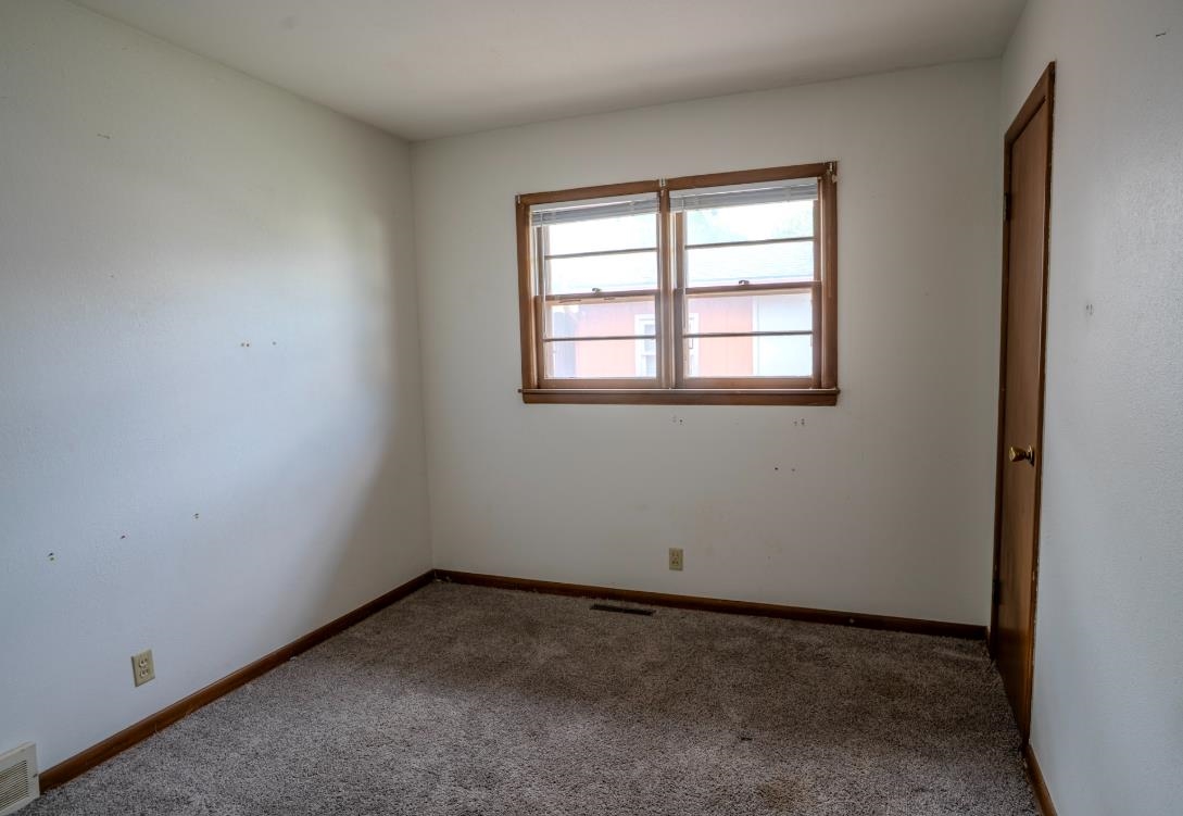 320 W College Ave Property Photo 13