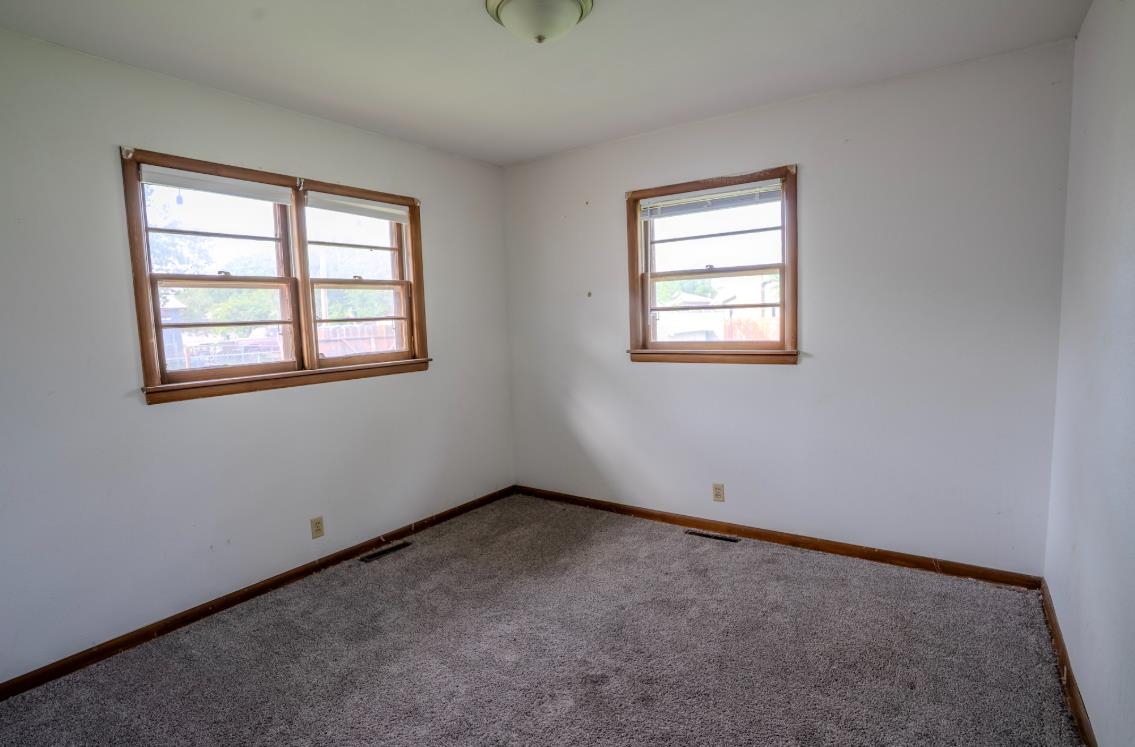 320 W College Ave Property Photo 14