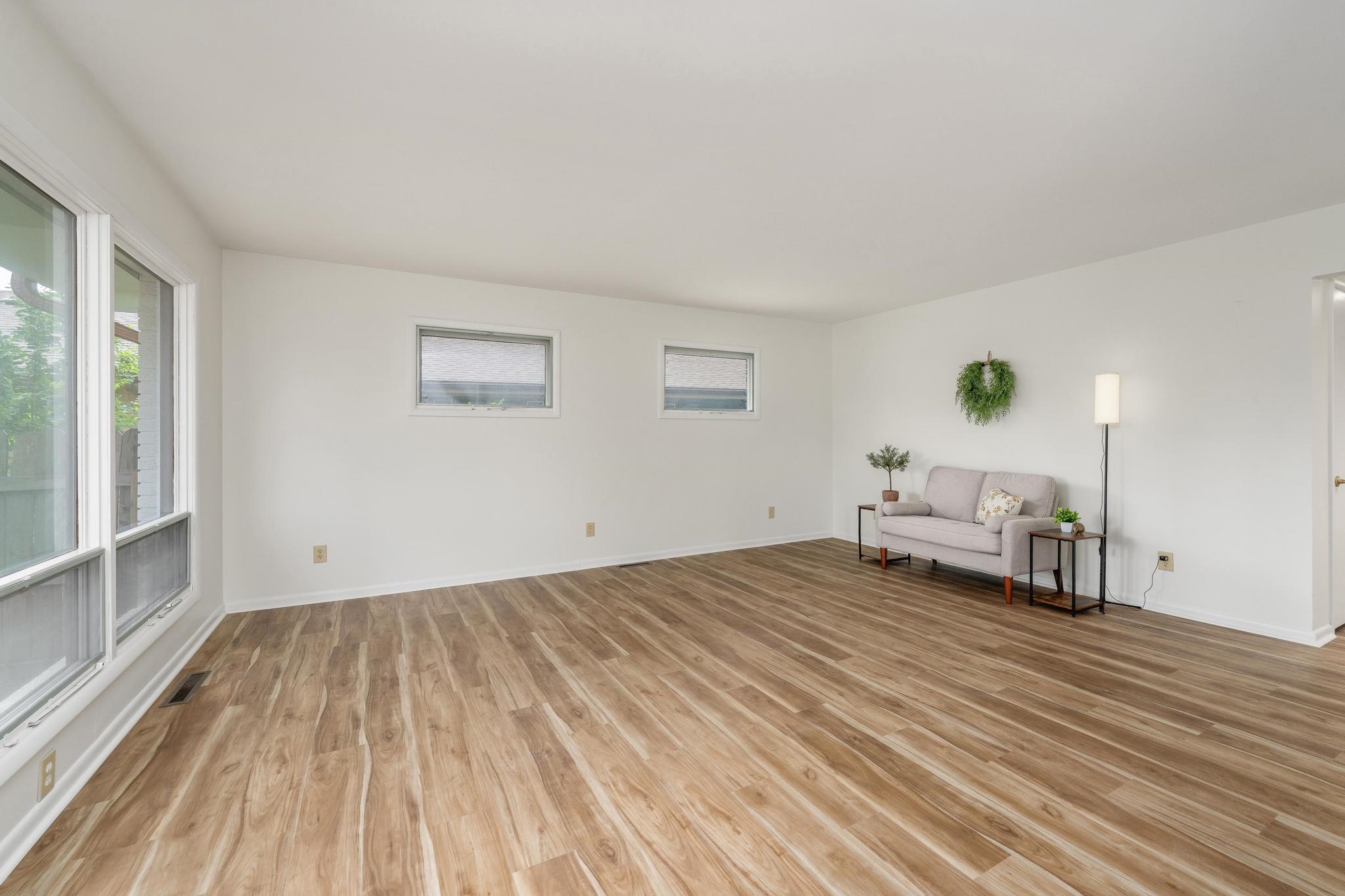 409 N Woodlawn St Property Photo 18