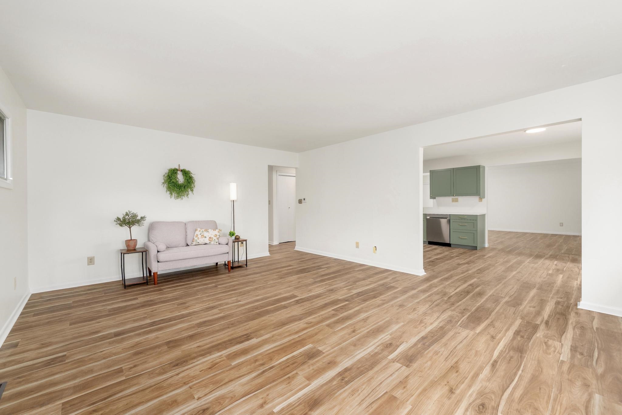 409 N Woodlawn St Property Photo 19