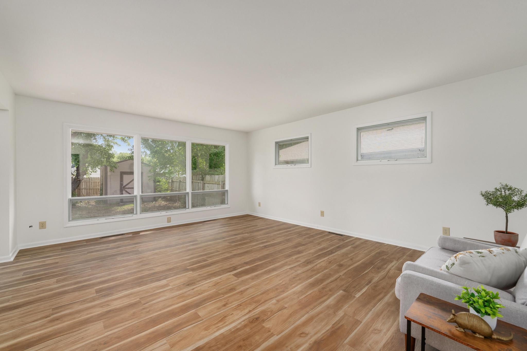 409 N Woodlawn St Property Photo 21