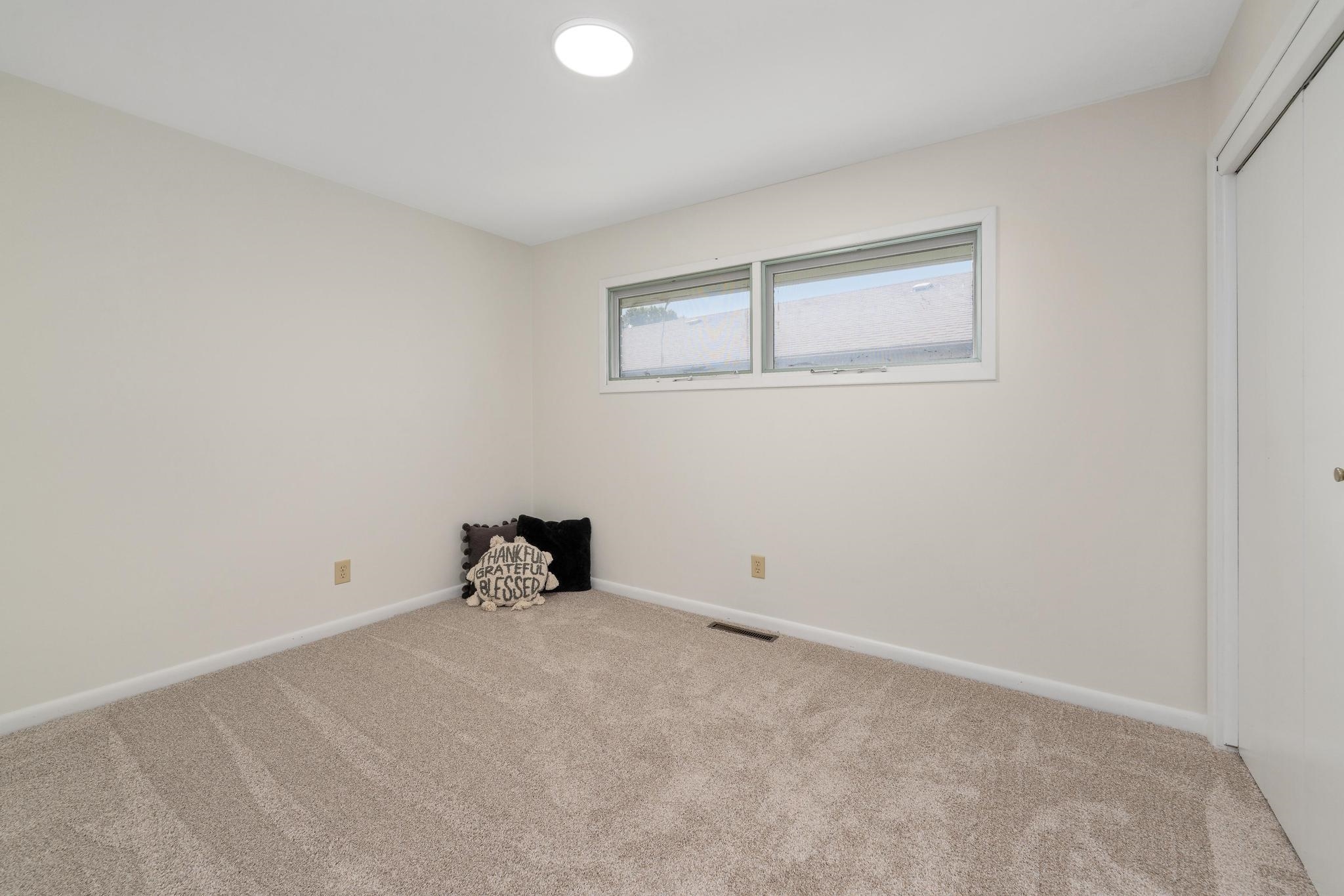 409 N Woodlawn St Property Photo 25
