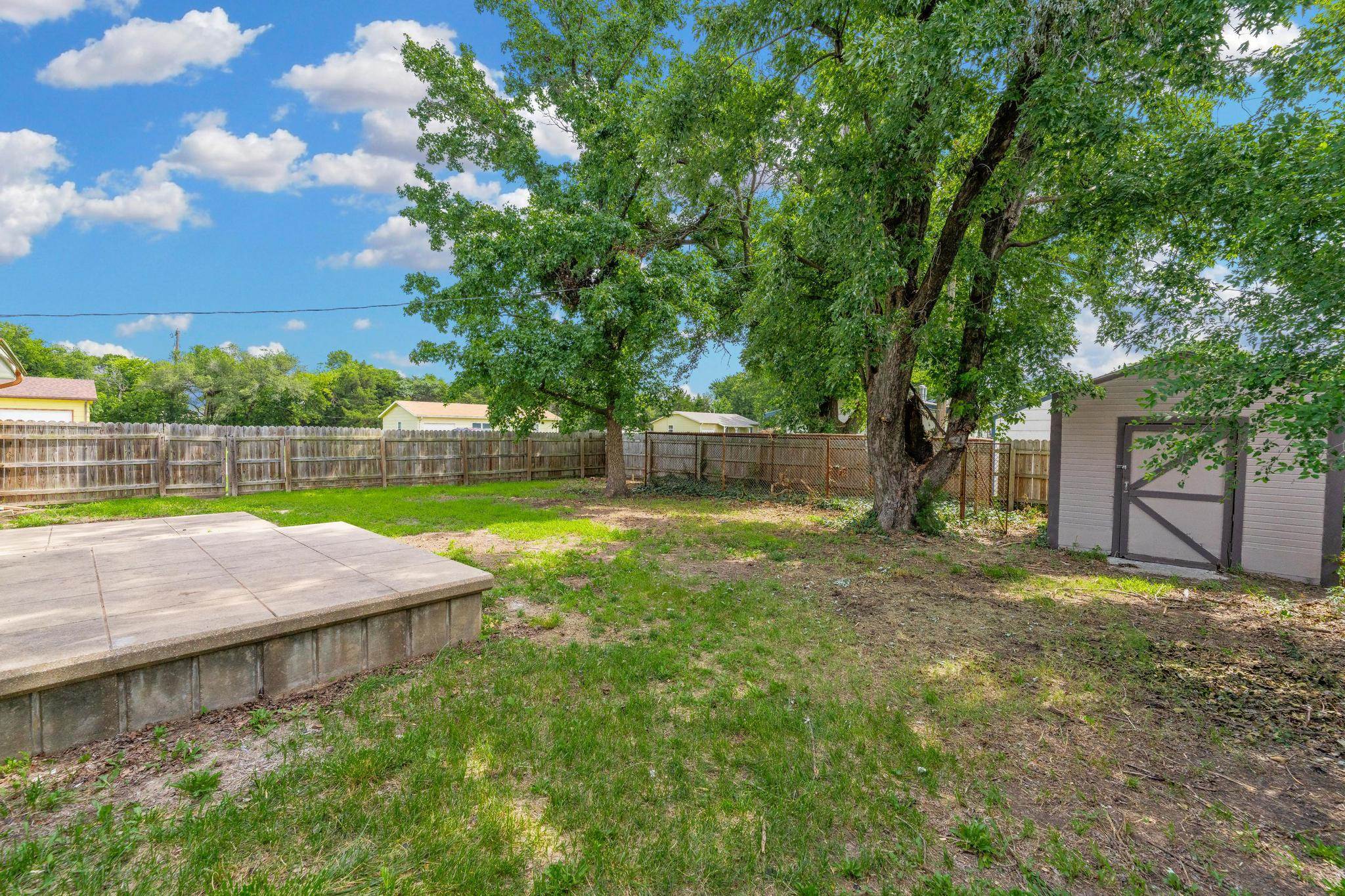 409 N Woodlawn St Property Photo 33