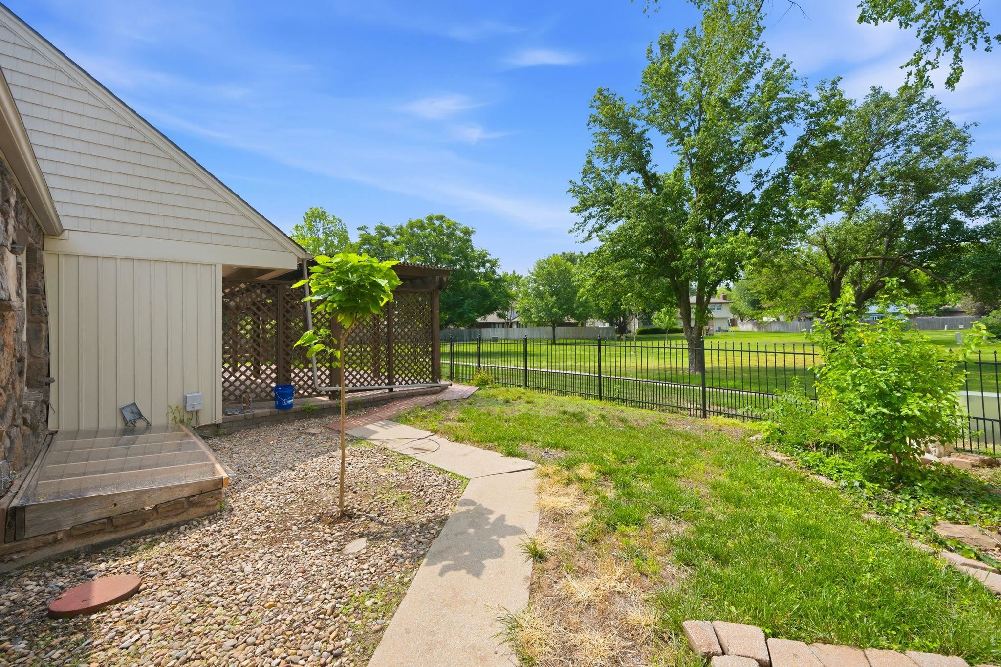 1506 N Caddy Property Photo 32