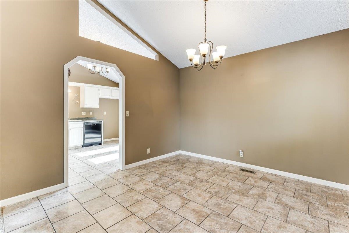 5434 S Washington Ave Property Photo 6