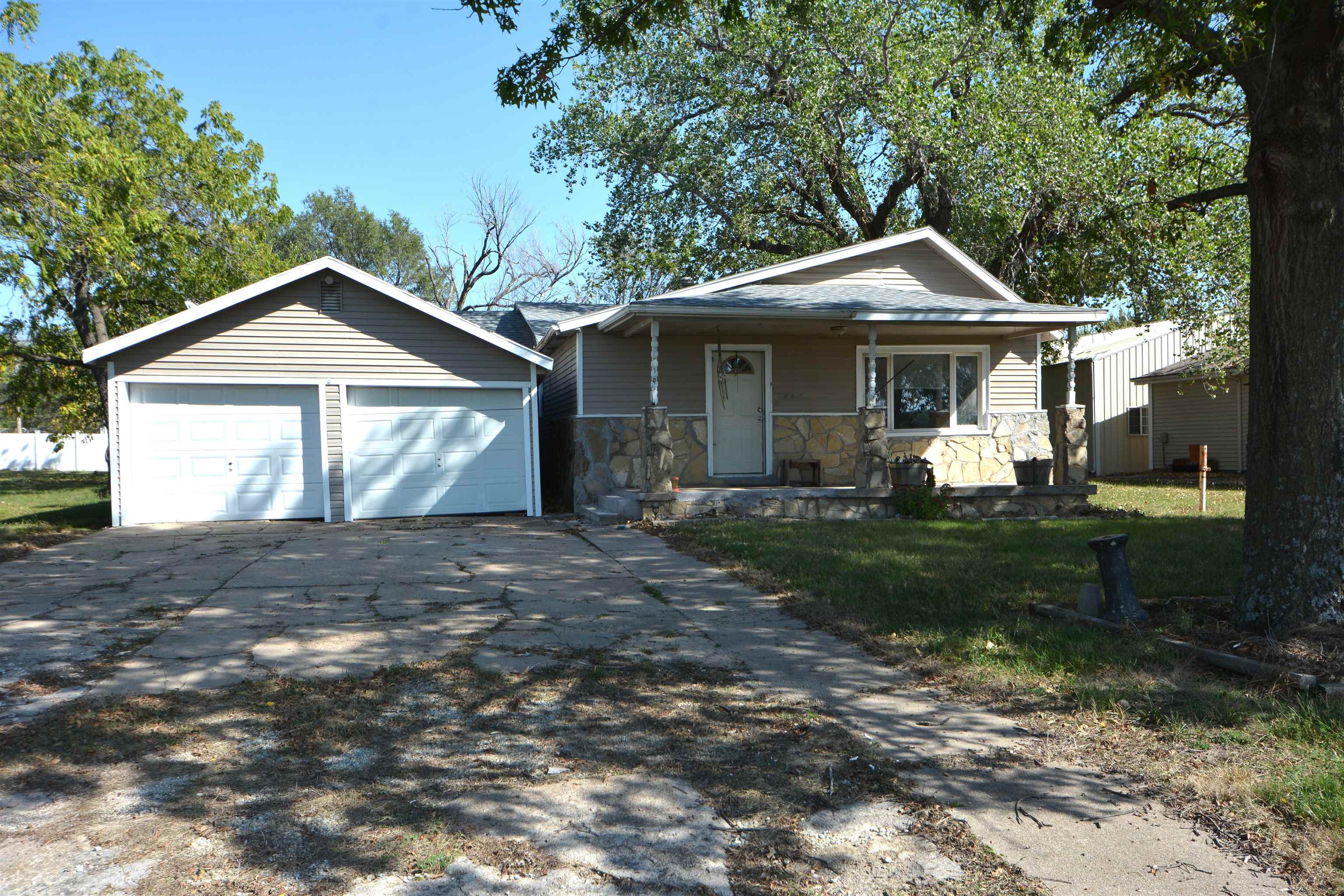 216 N Blankenship Rd Property Photo 1