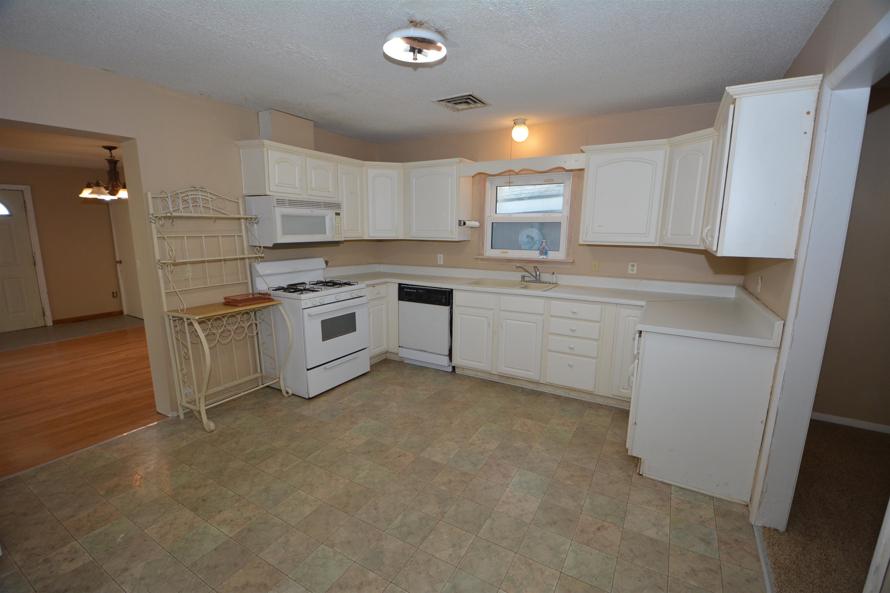 216 N Blankenship Rd Property Photo 4