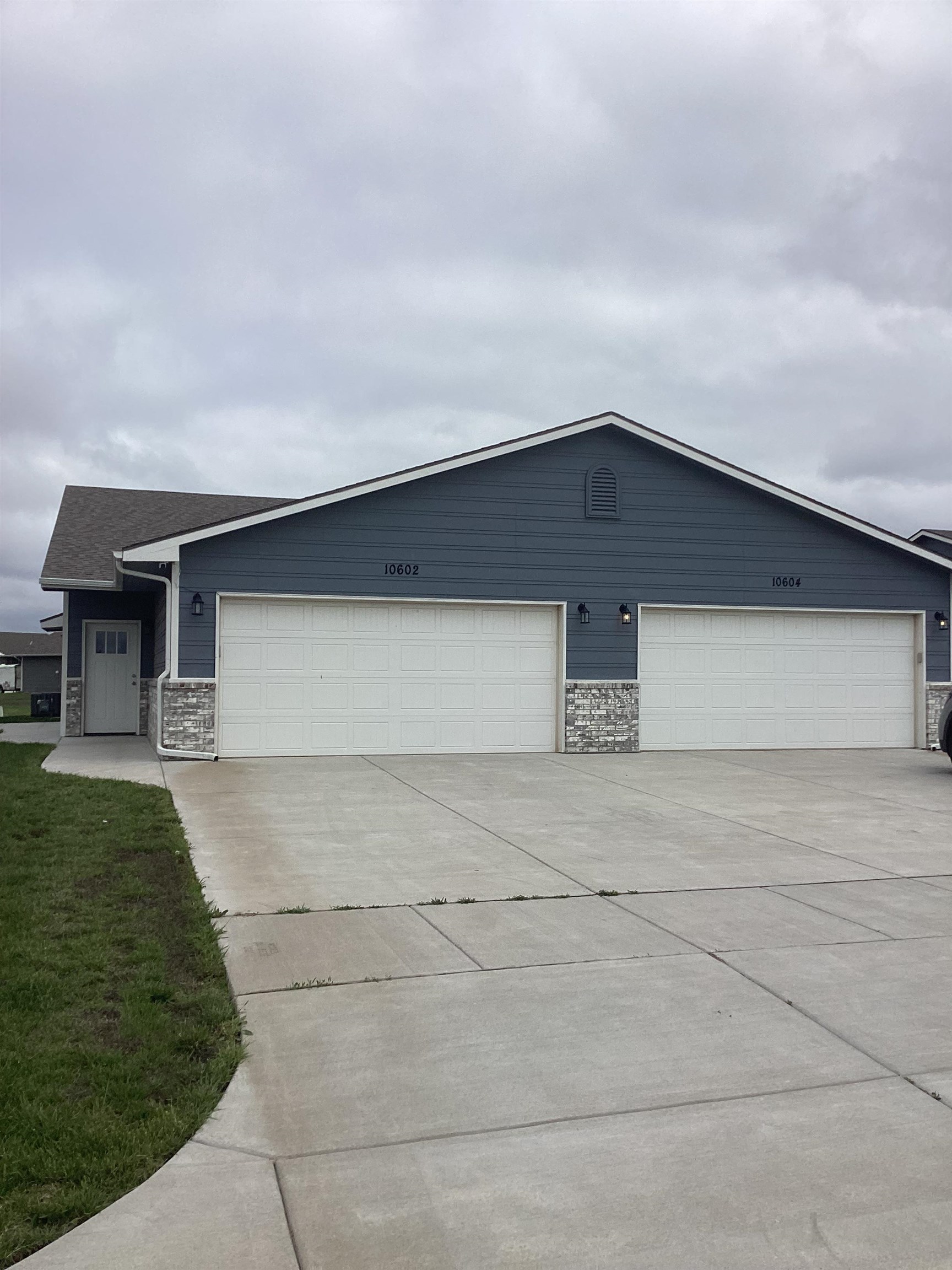 10607-10609 E Conifer St Property Photo 15