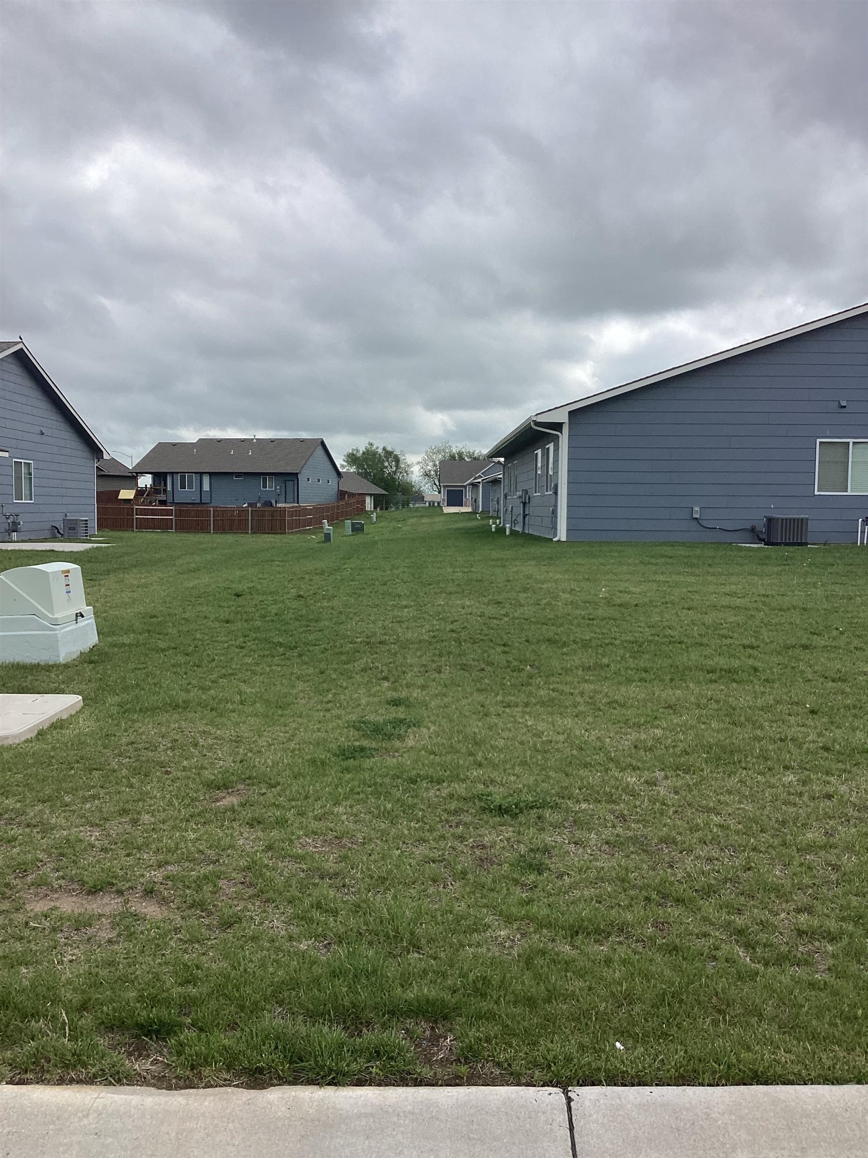 10607-10609 E Conifer St Property Photo 22