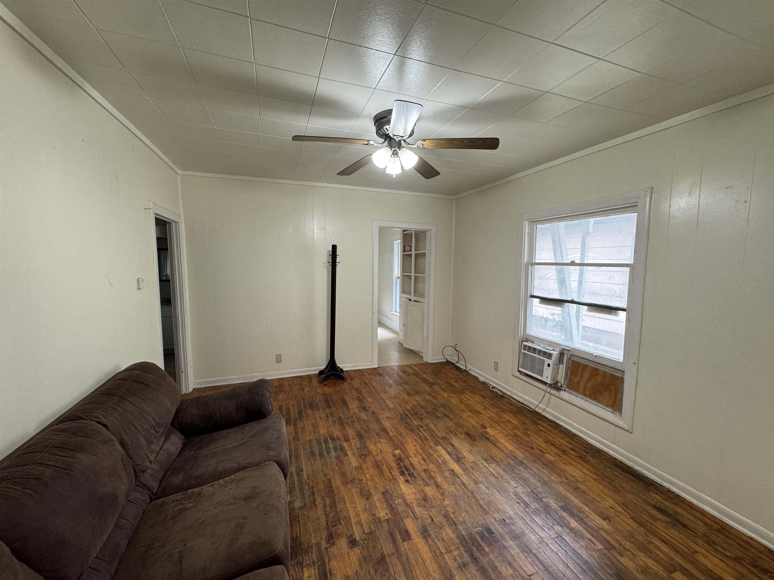 120 W 7th Property Photo 3