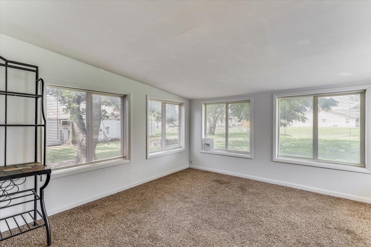 211 S Commercial Ave Property Photo 8