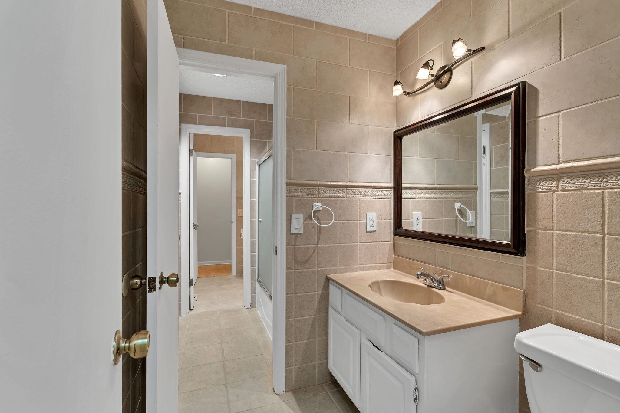 1340 S Greenwich Property Photo 20