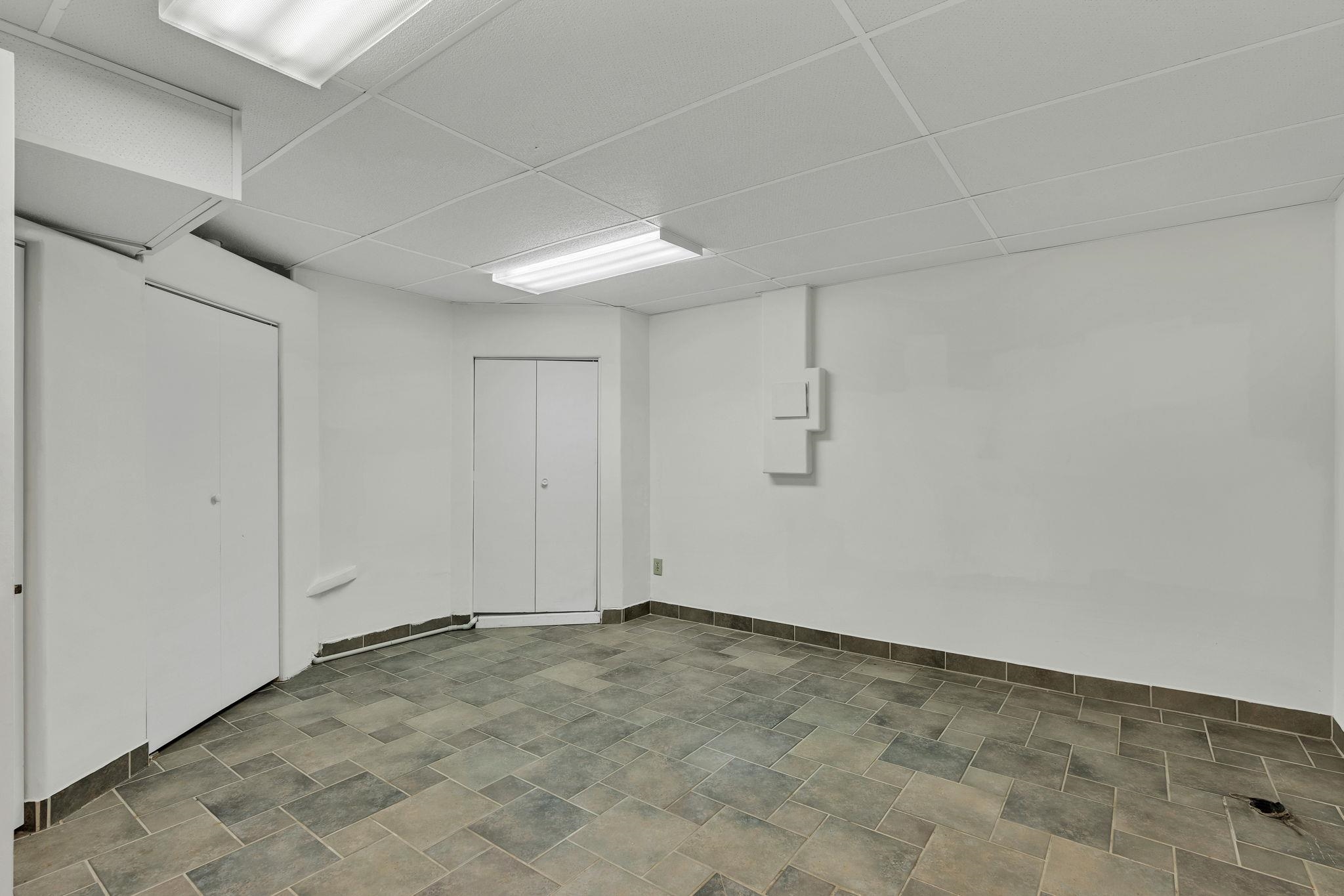 1340 S Greenwich Property Photo 30