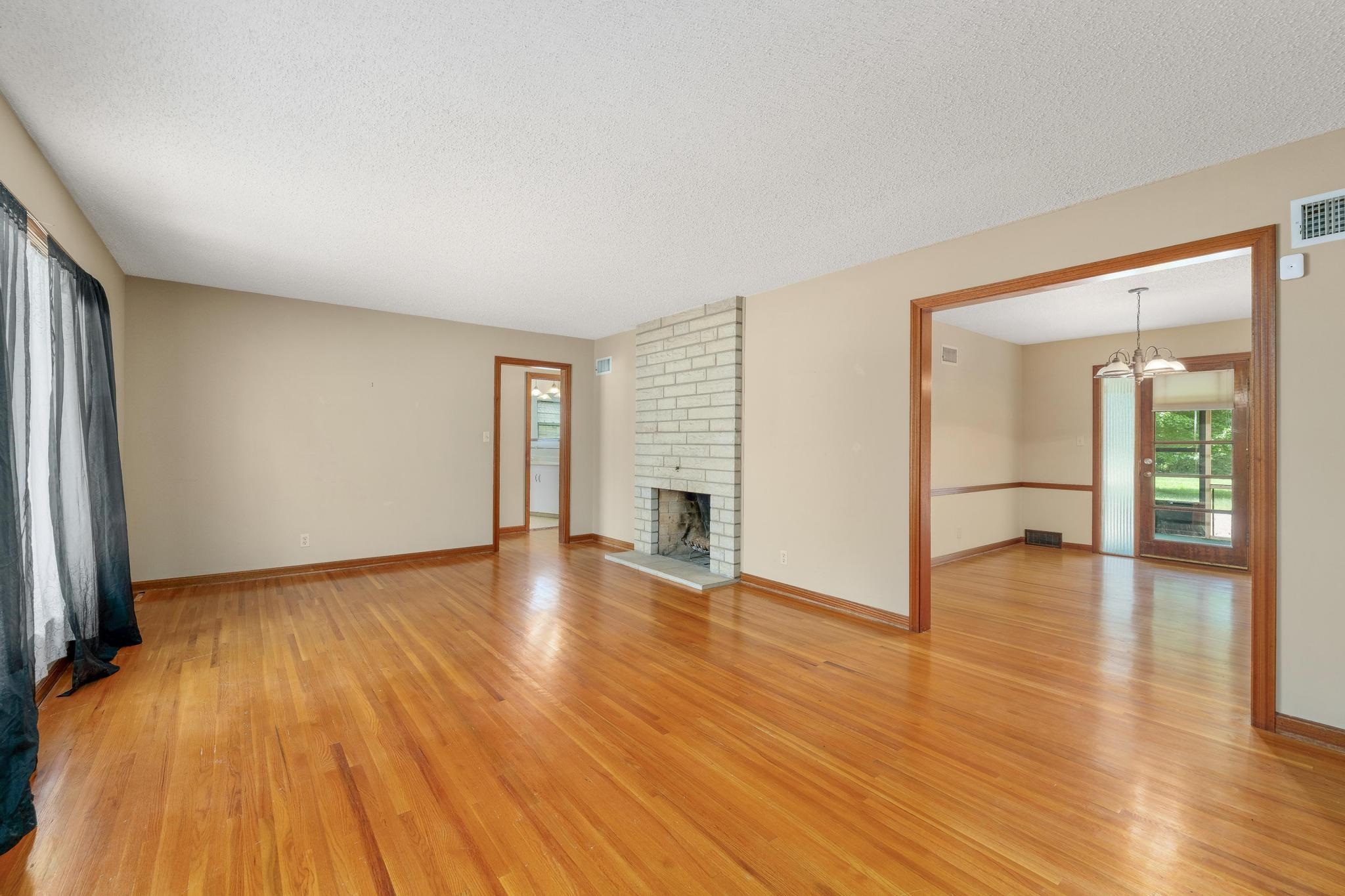 1631 N Clarence Ave Property Photo 4