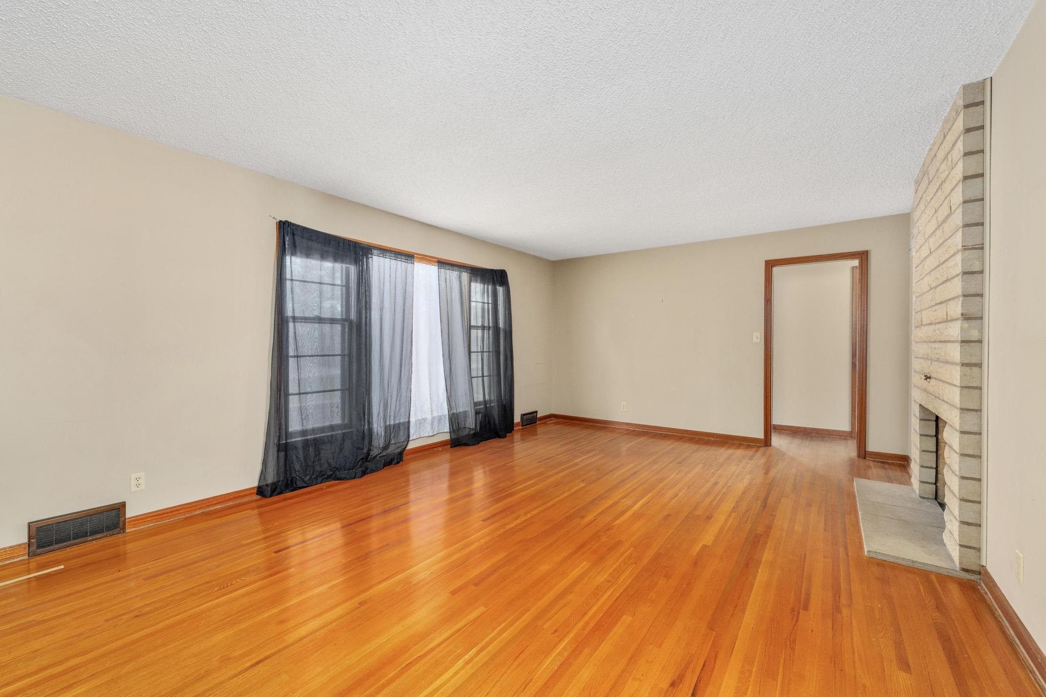 1631 N Clarence Ave Property Photo 5